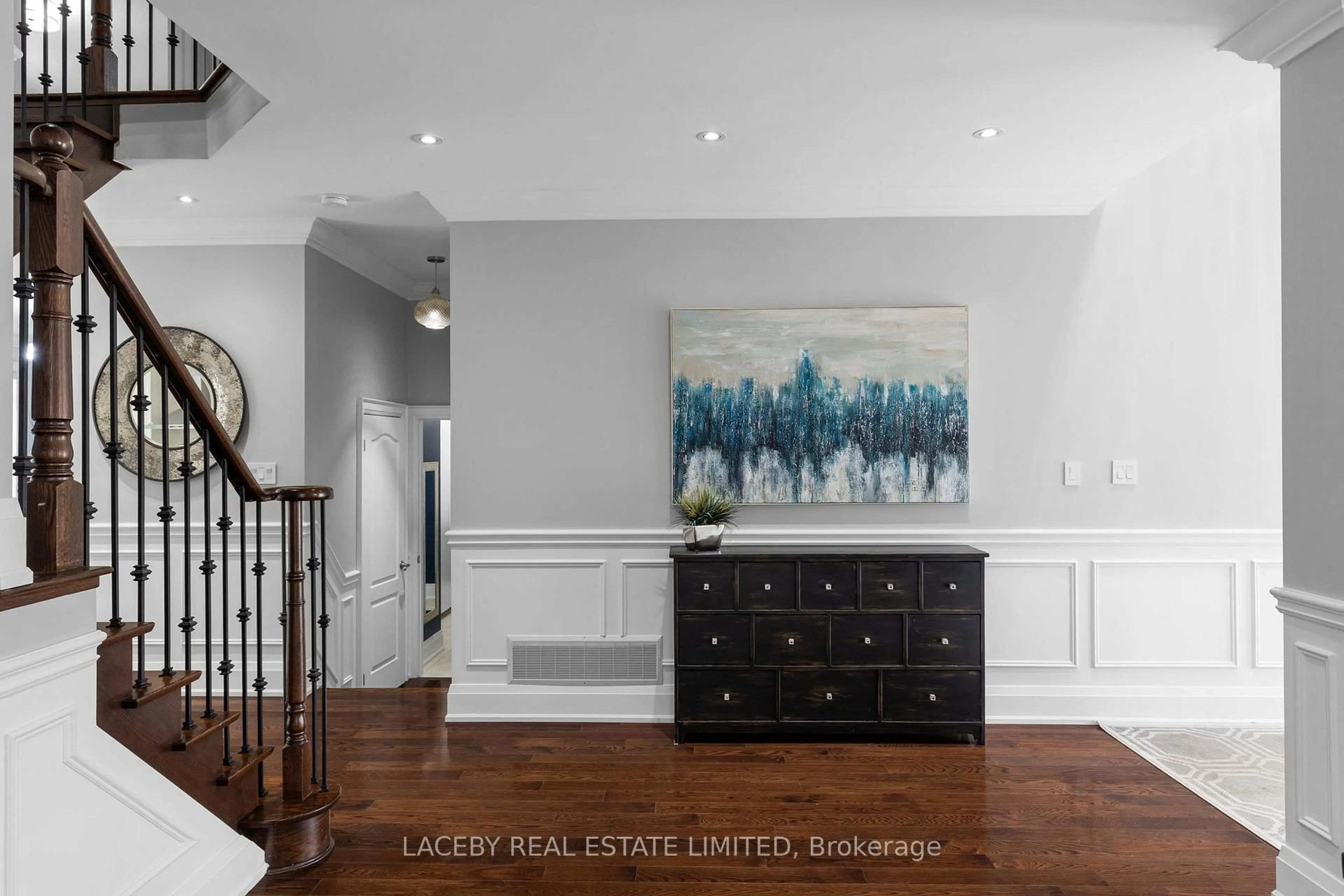 Indoor entryway for 19 McCann Cres, Bradford West Gwillimbury Ontario L3Z 0G6