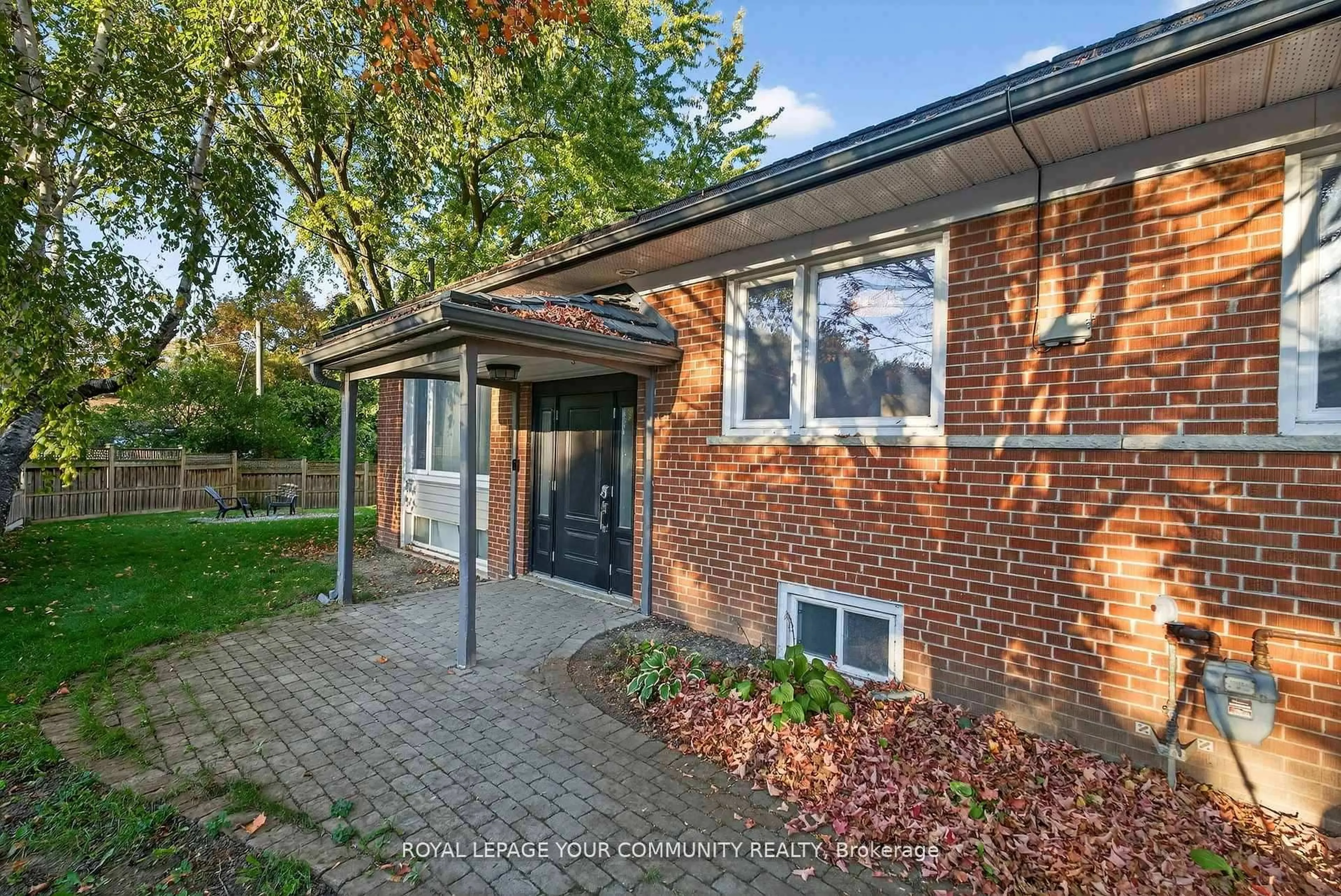Home with brick exterior material, street for 67 Monkswood Cres, Newmarket Ontario L3Y 2J9