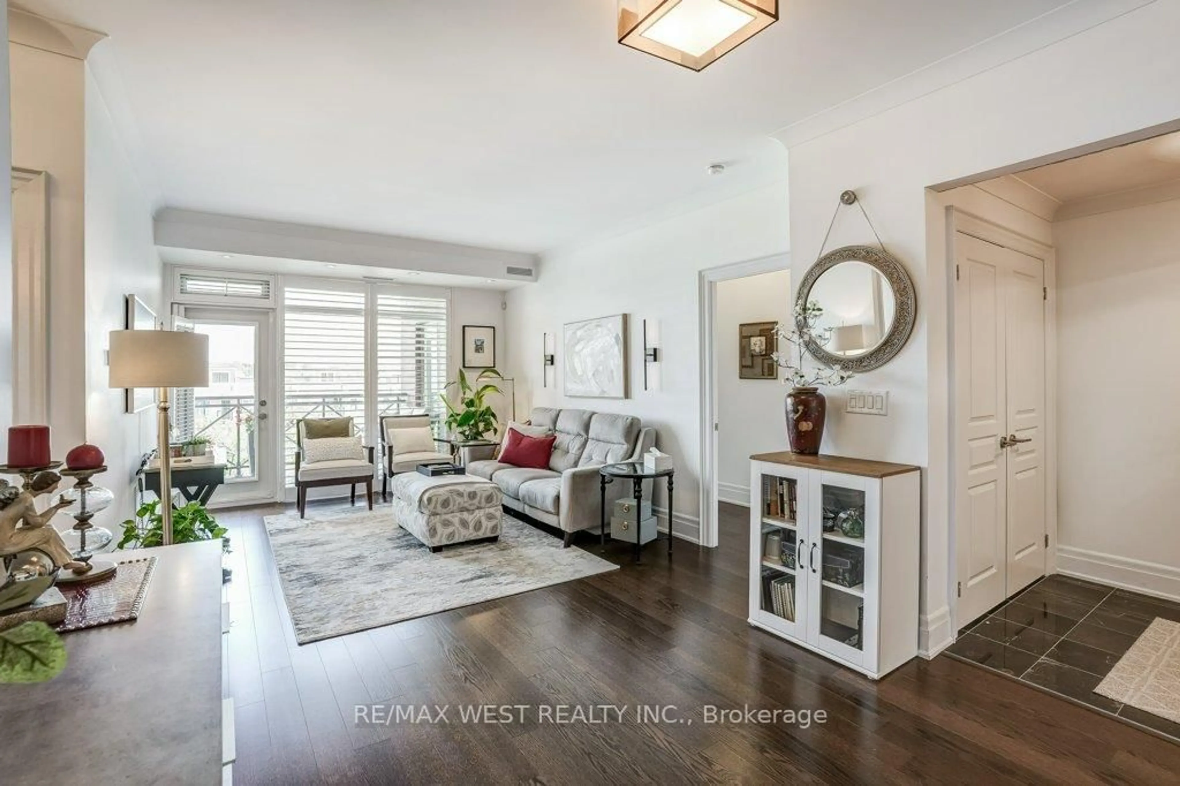 Indoor entryway for 35 Baker Hill Blvd #404, Whitchurch-Stouffville Ontario L4A 1P8