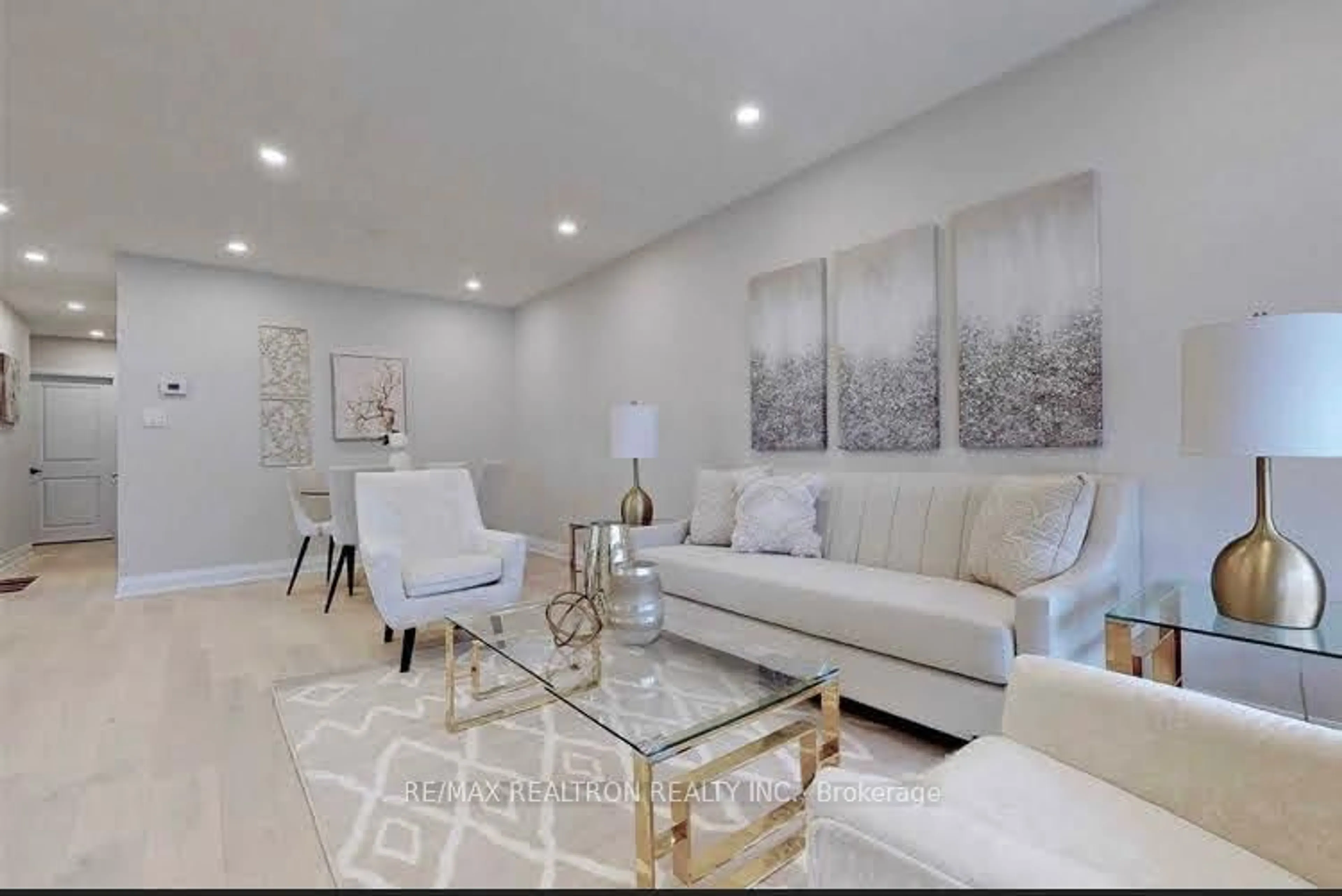 Living room with furniture, unknown for 9 Lee Gate, Aurora Ontario L4G 2J6