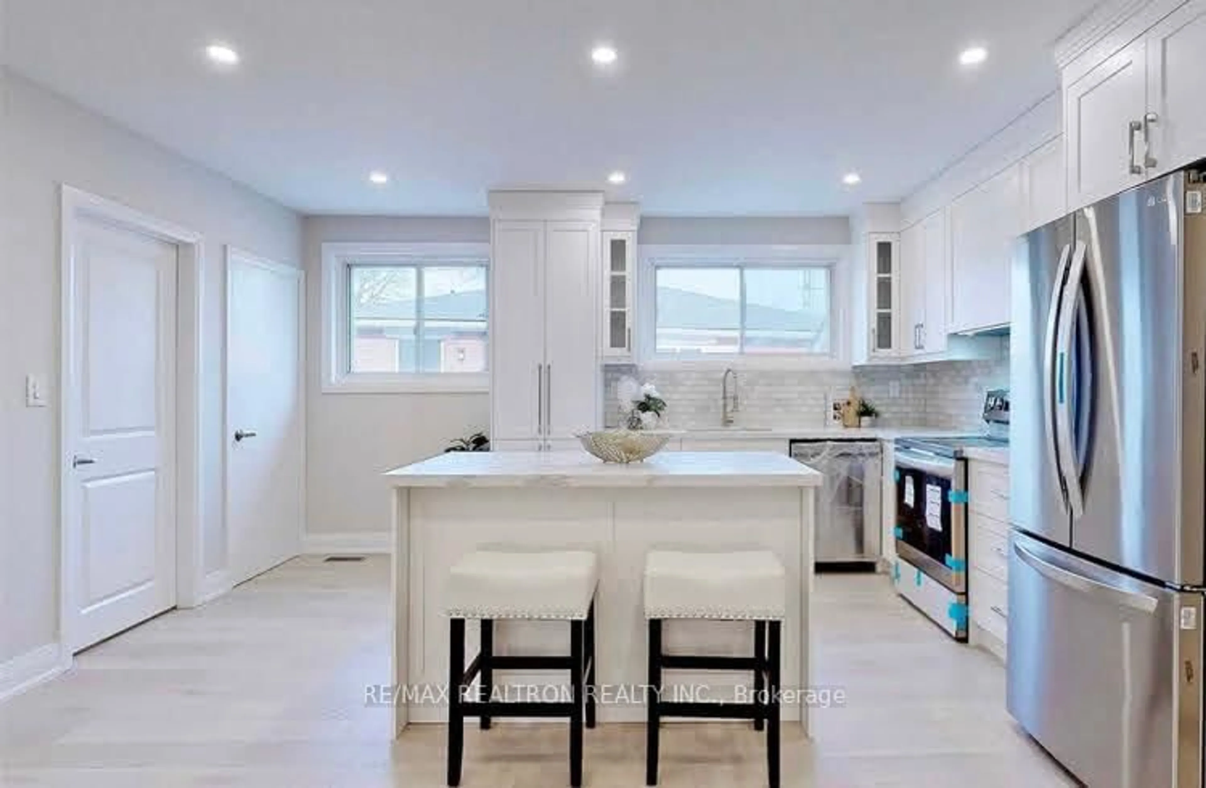 Contemporary kitchen, ceramic/tile floor for 9 Lee Gate, Aurora Ontario L4G 2J6