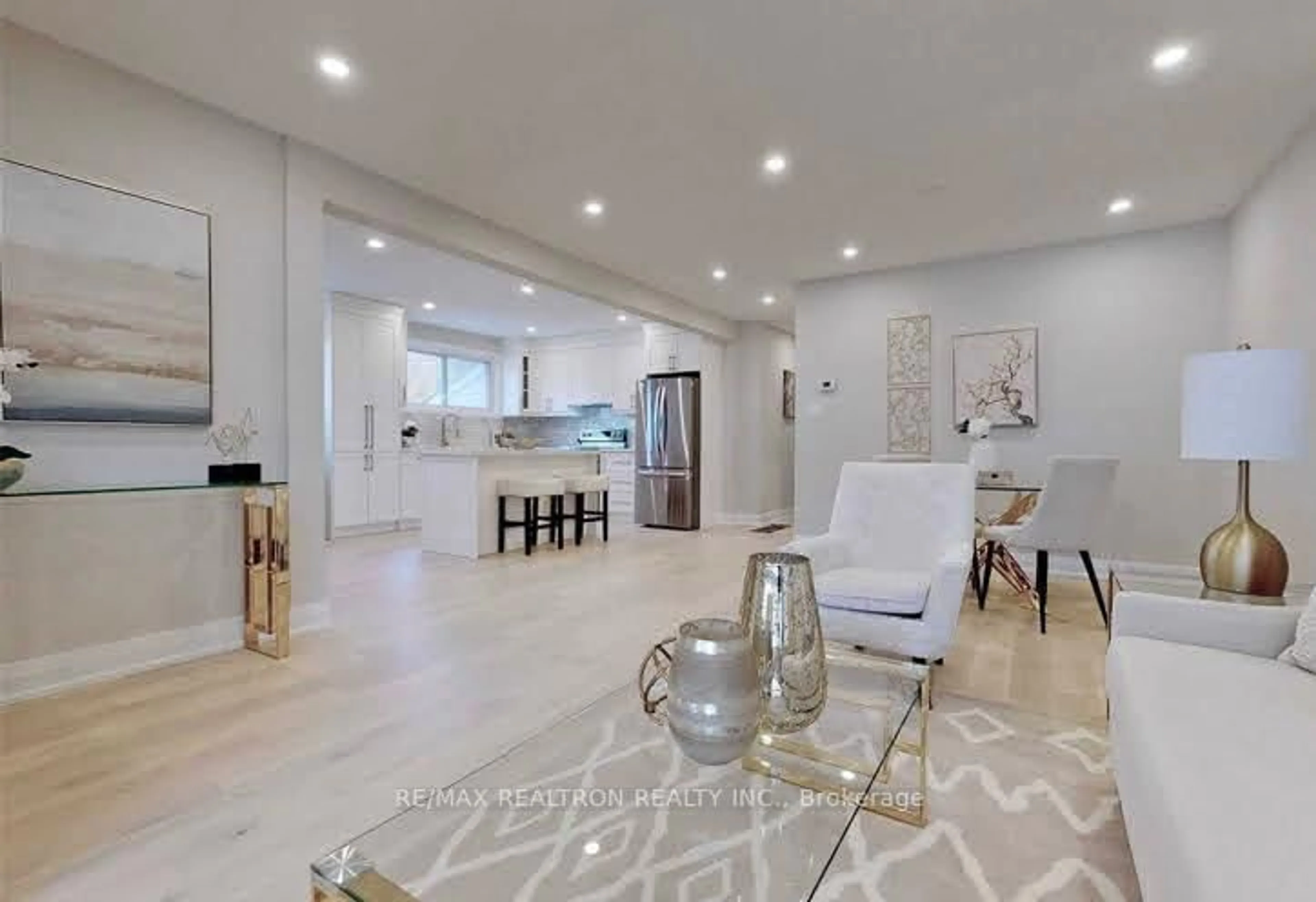 Unknown for 9 Lee Gate, Aurora Ontario L4G 2J6