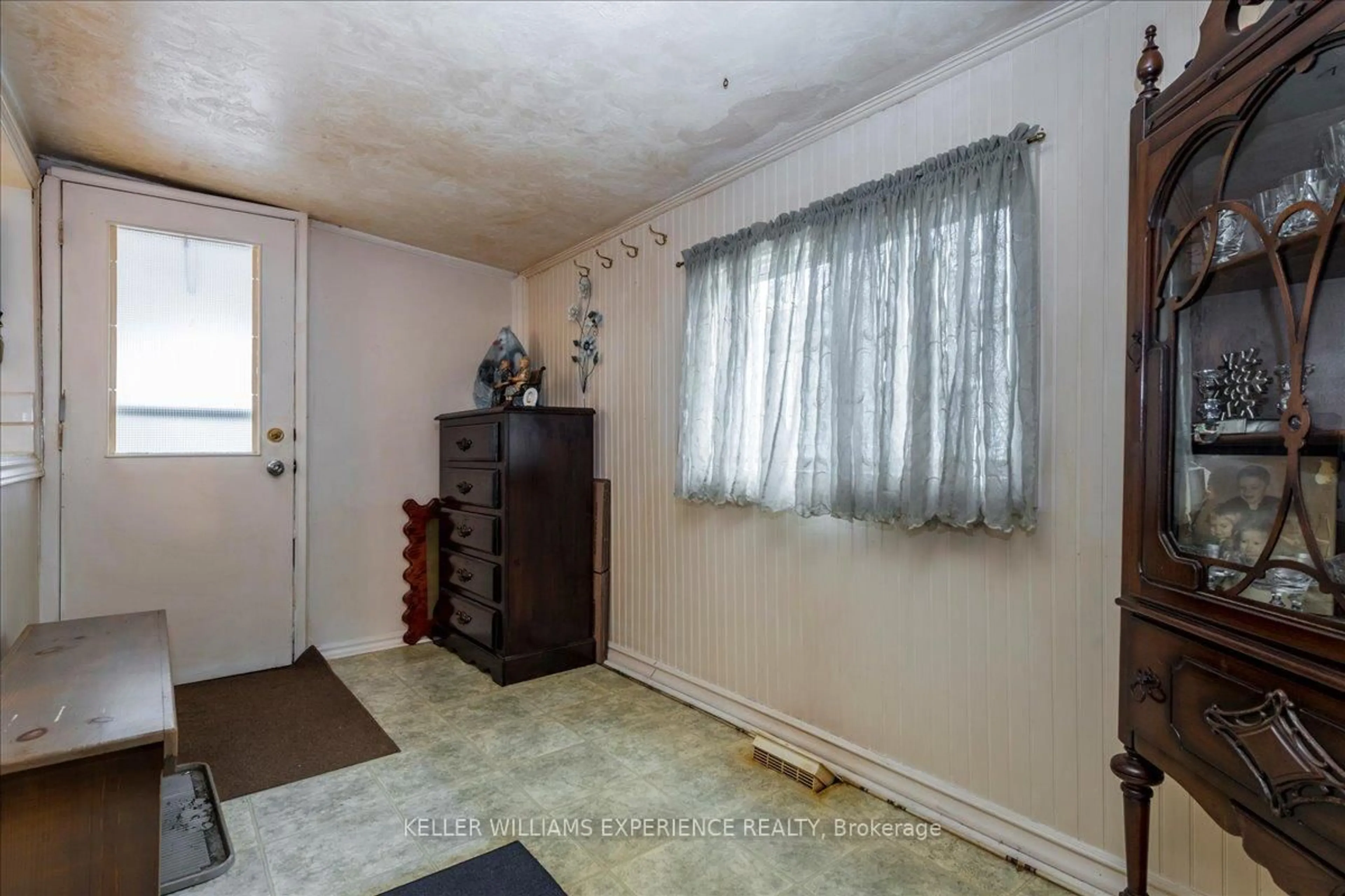 A pic of a room for 31 Third St, Essa Ontario L0M 1B3
