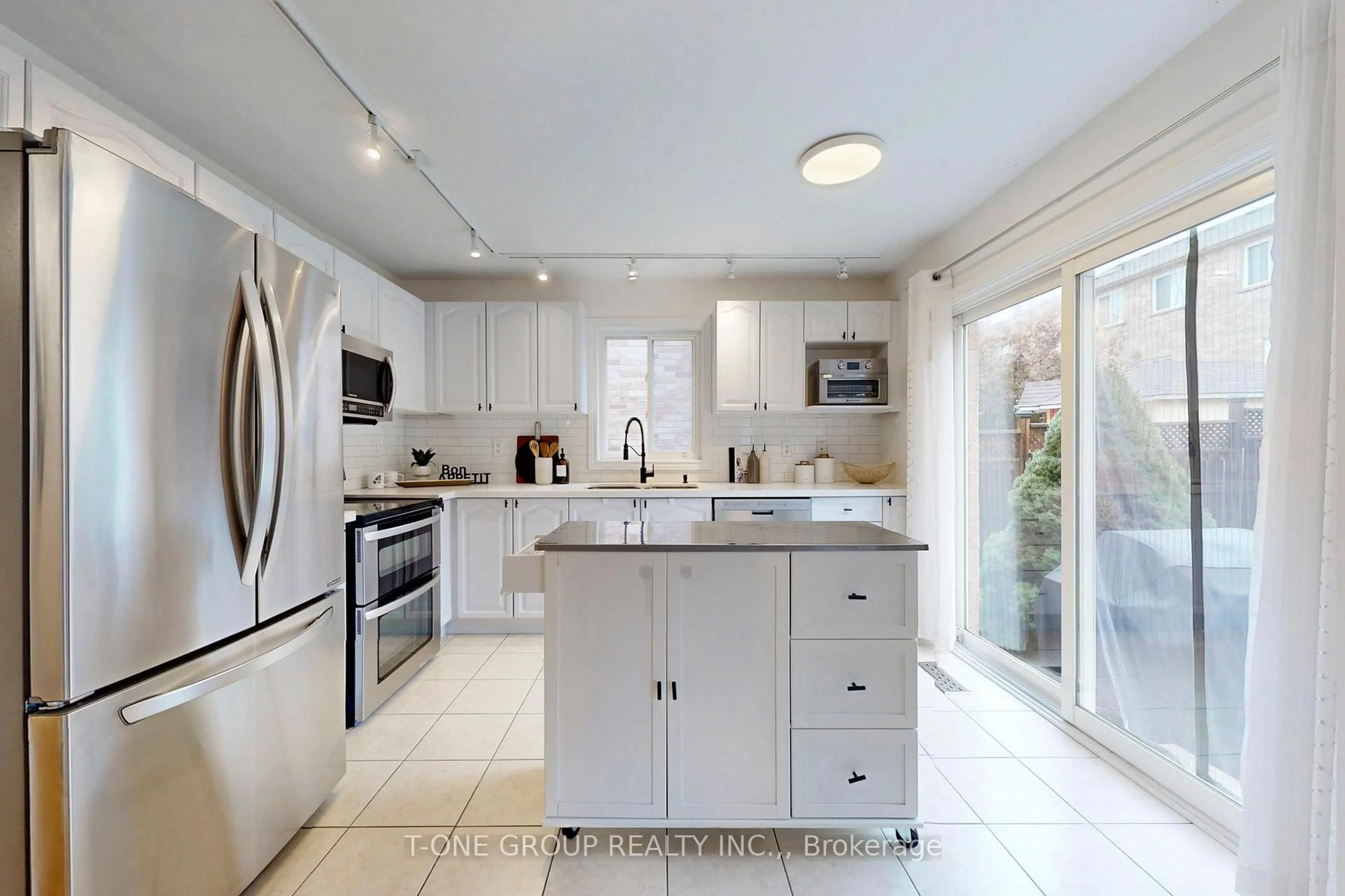 Contemporary kitchen, ceramic/tile floor for 115 Alfred Smith Way, Newmarket Ontario L3X 3B8