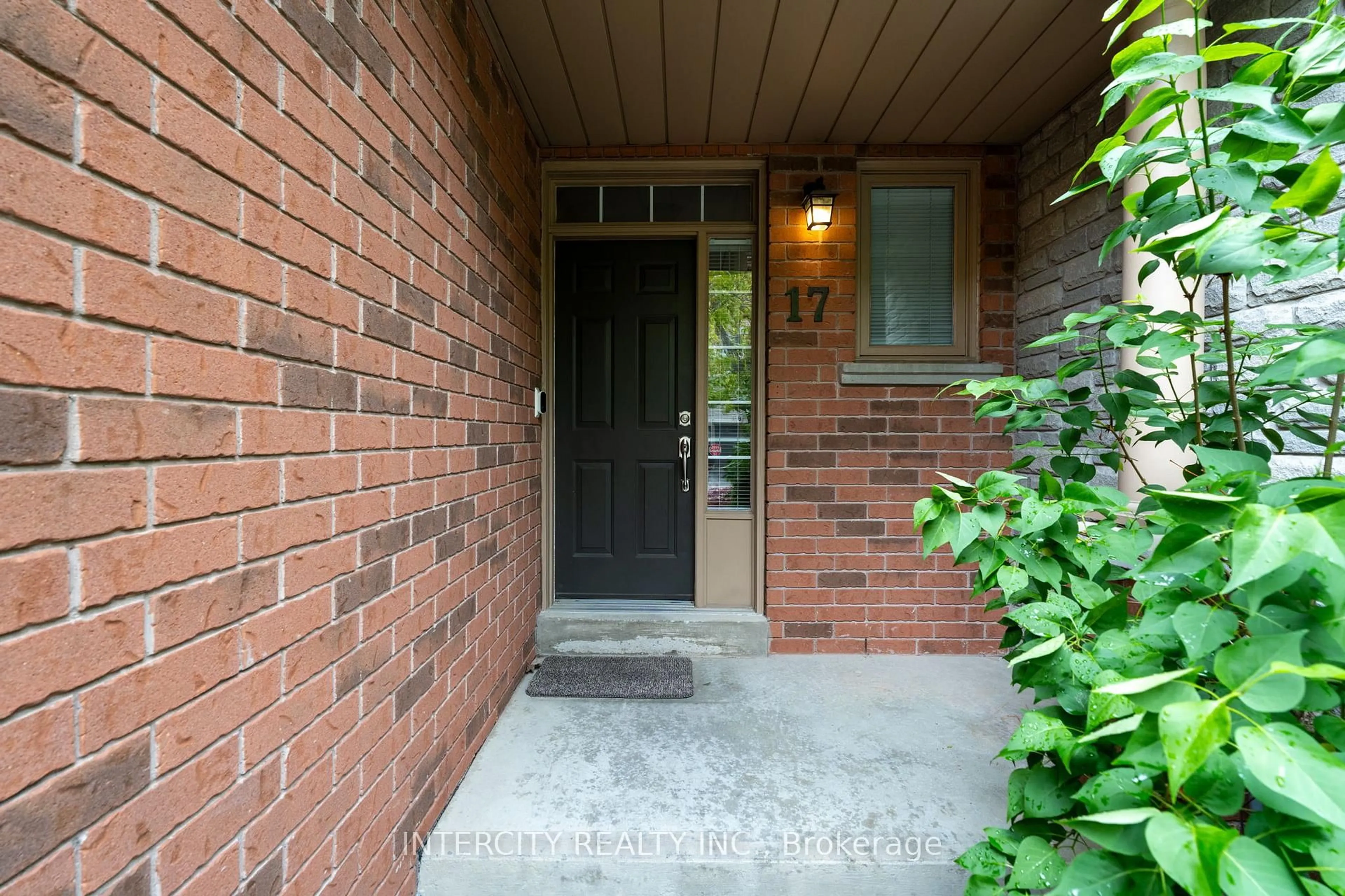 Indoor entryway for 15 Pottery Pl #17, Vaughan Ontario L4L 9J6