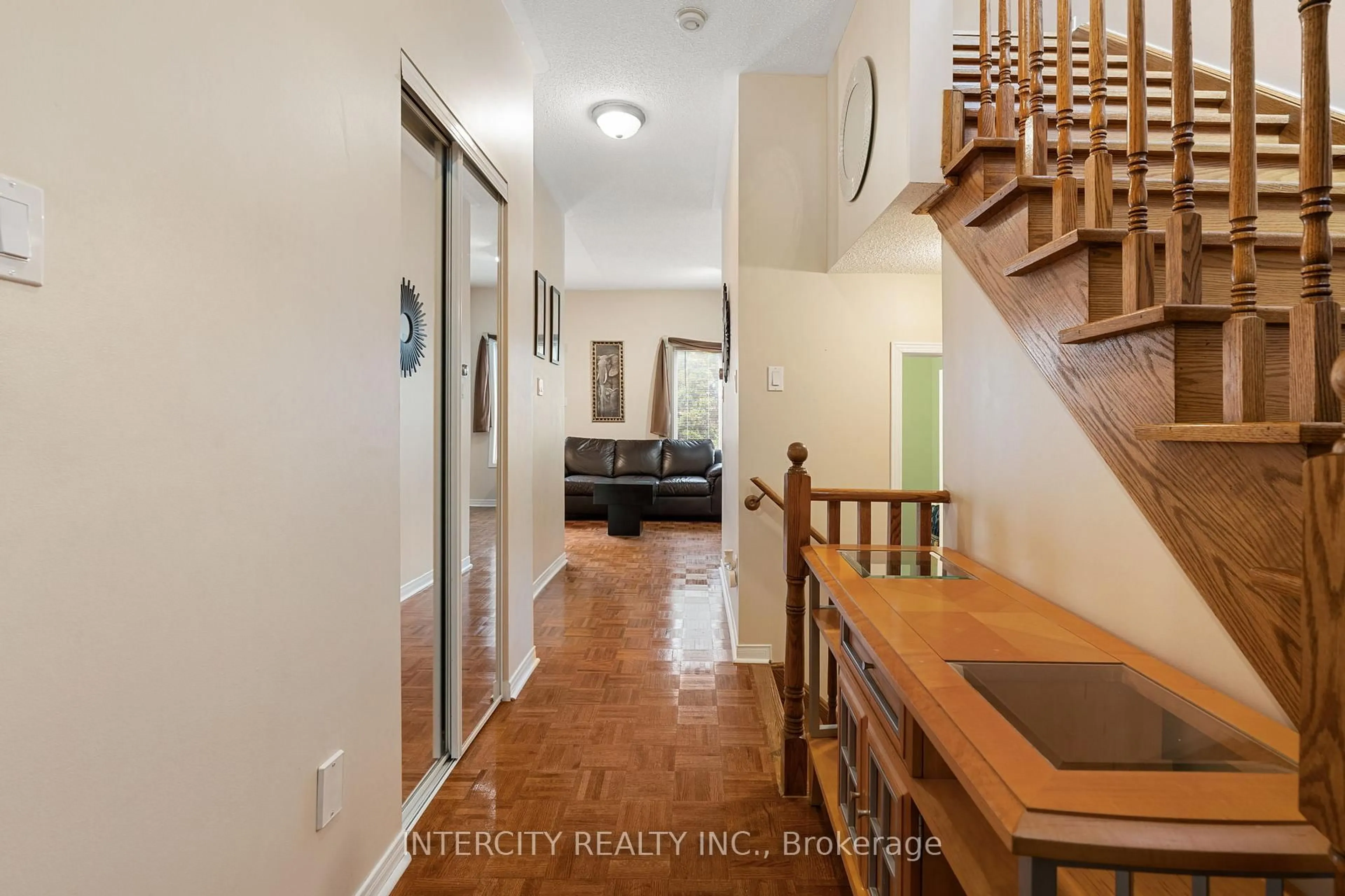 Indoor entryway for 15 Pottery Pl #17, Vaughan Ontario L4L 9J6