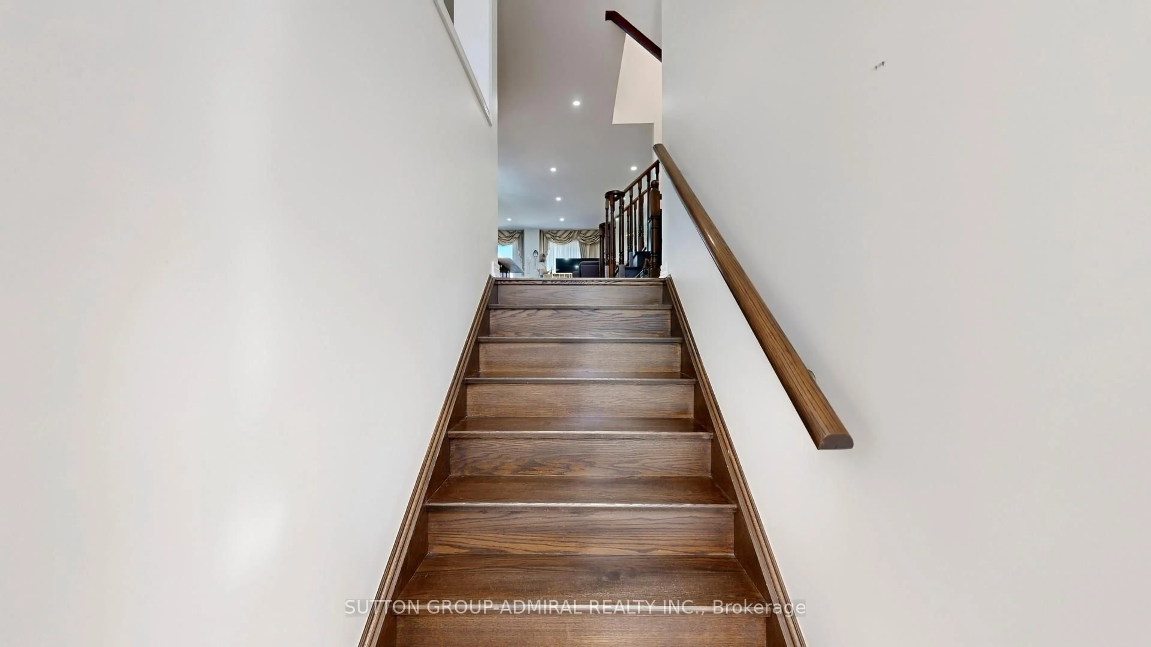 Stairs for 27 Givon St, Vaughan Ontario L6A 0W2