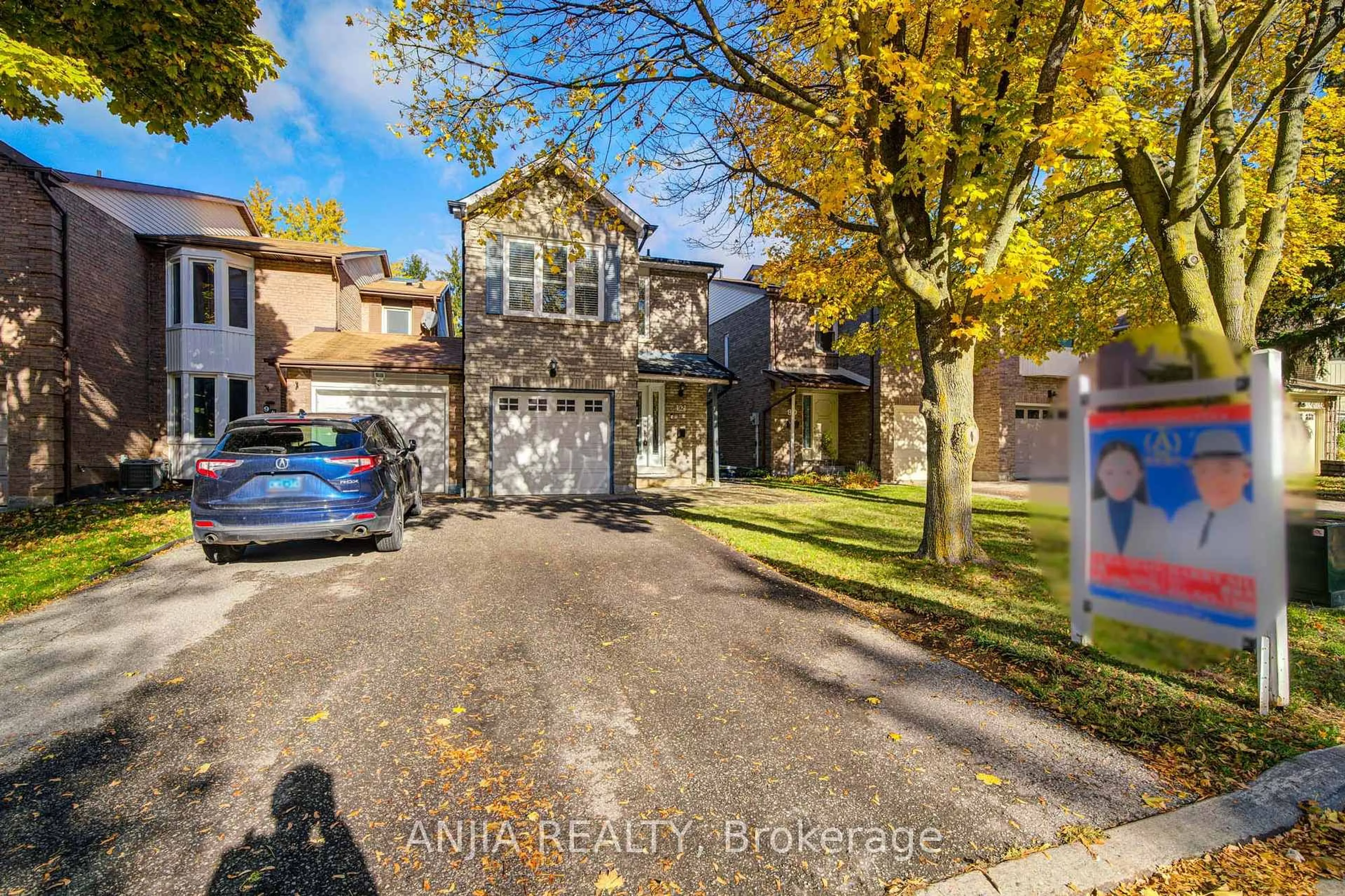 A pic from outside/outdoor area/front of a property/back of a property/a pic from drone, street for 92 Baywood Crt, Markham Ontario L3T 5W3