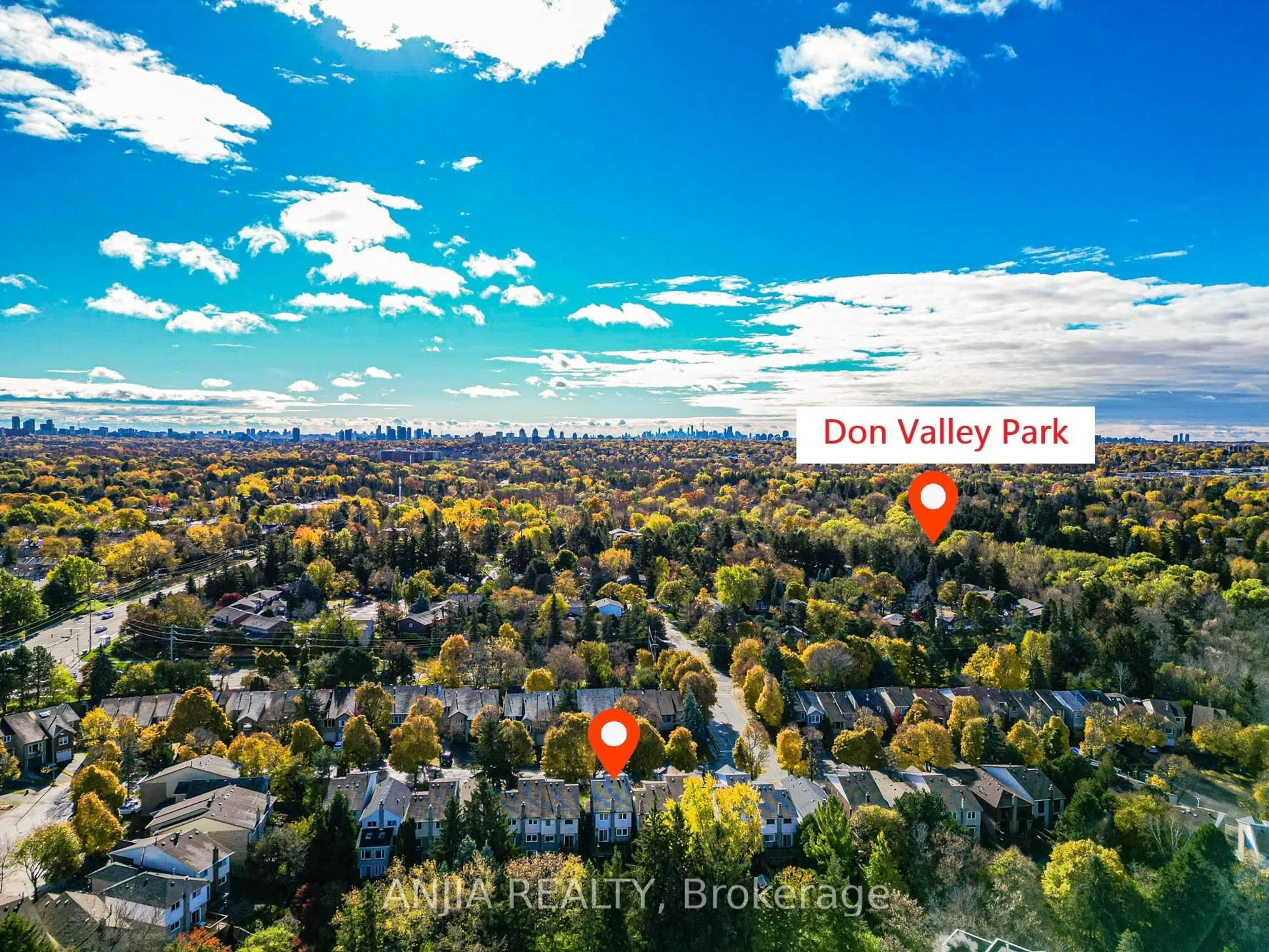 A pic from outside/outdoor area/front of a property/back of a property/a pic from drone, city buildings view from balcony for 92 Baywood Crt, Markham Ontario L3T 5W3