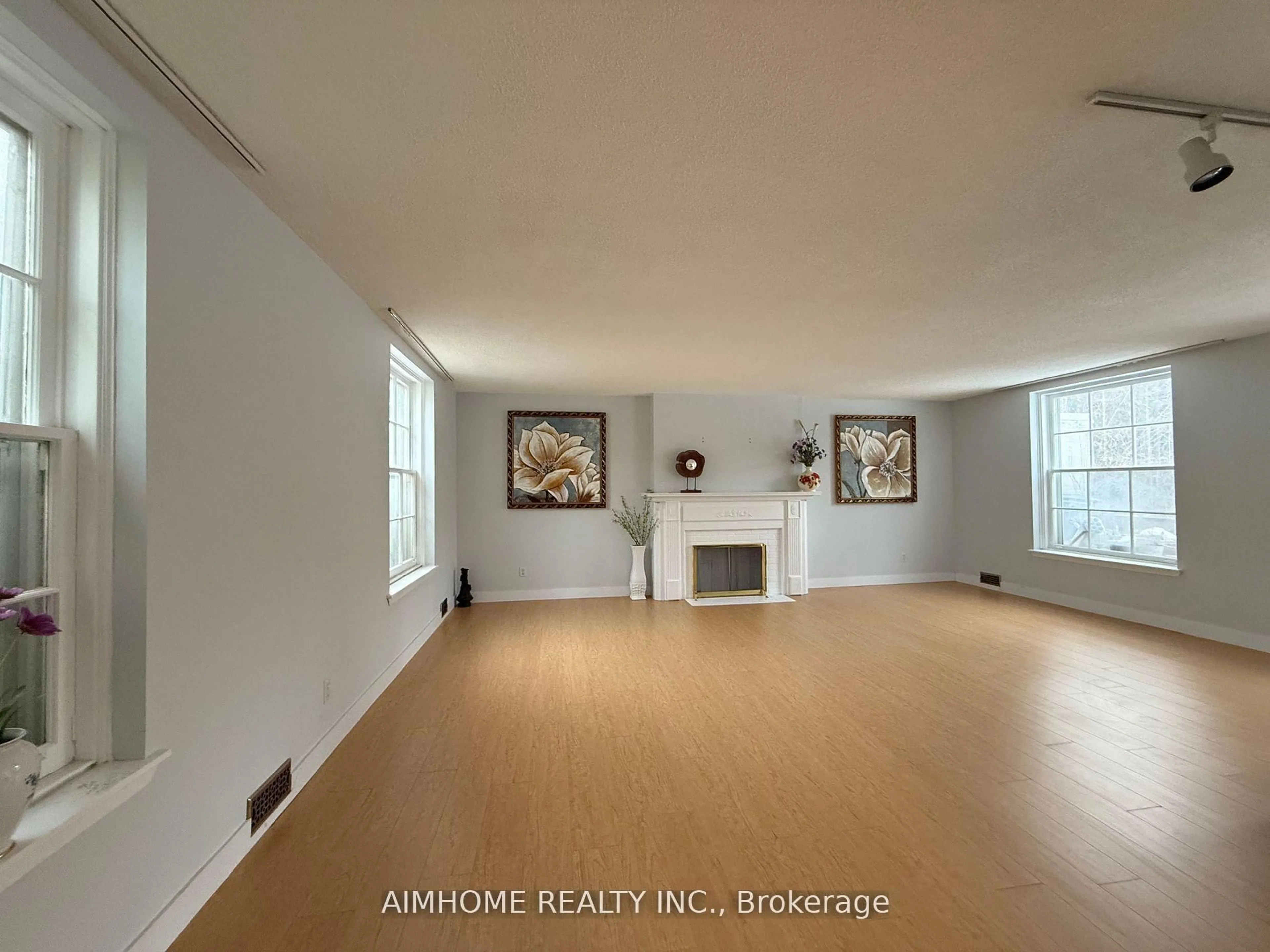 A pic of a room for 338 Steeles Ave, Markham Ontario L3T 1A8