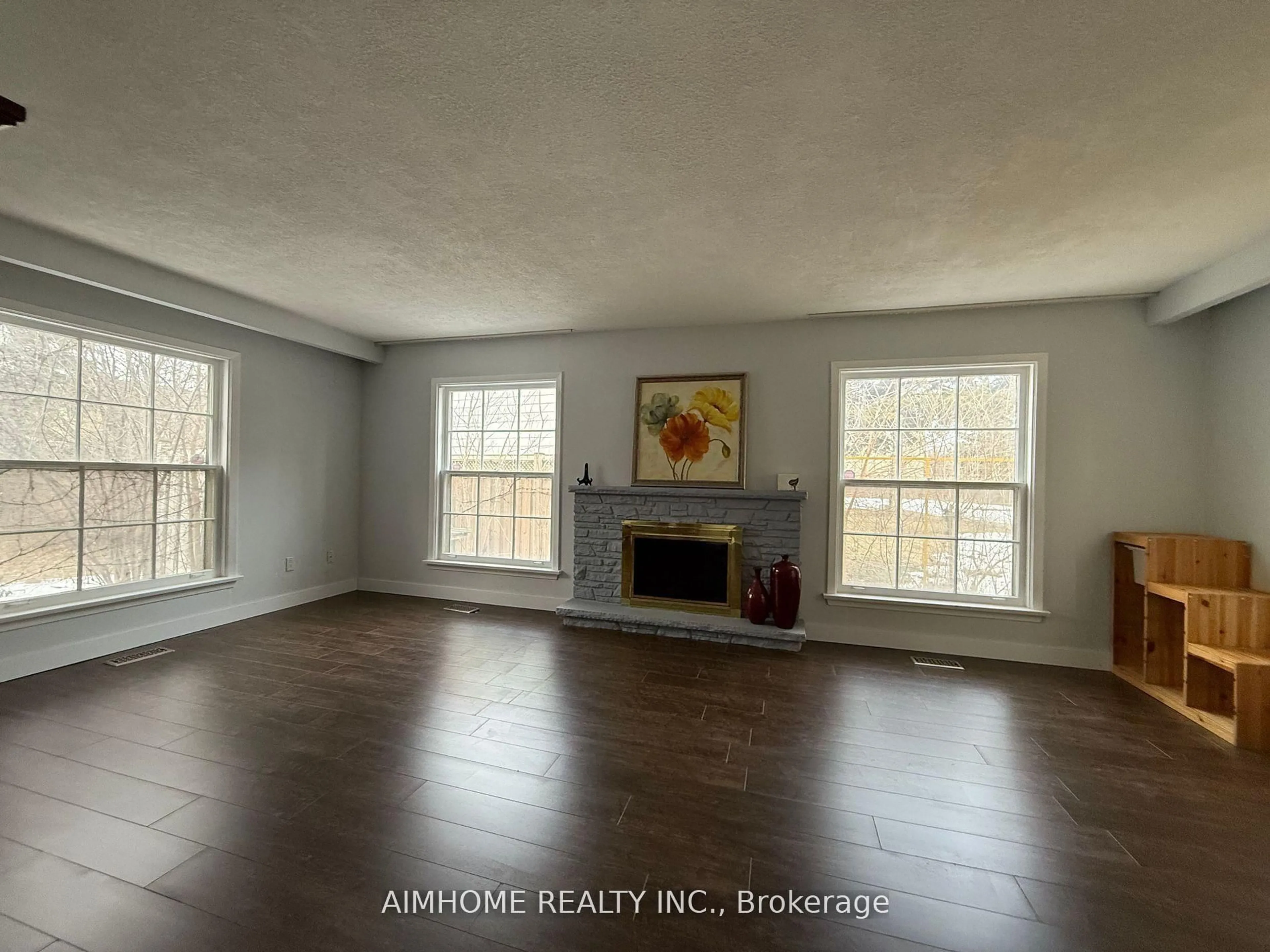 A pic of a room for 338 Steeles Ave, Markham Ontario L3T 1A8