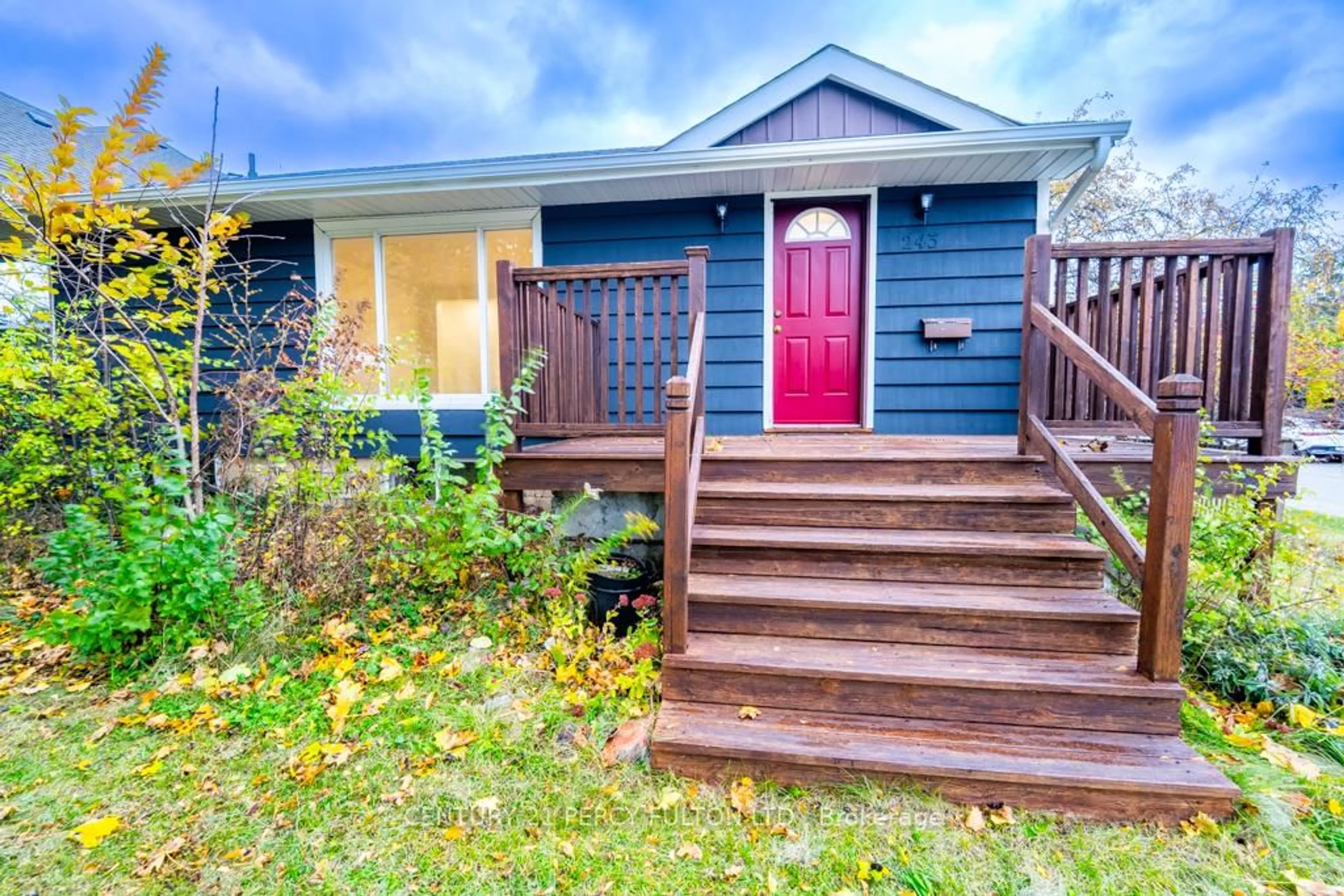 Home with vinyl exterior material, street for 243 Ruggles Ave, Richmond Hill Ontario L4C 1Y6