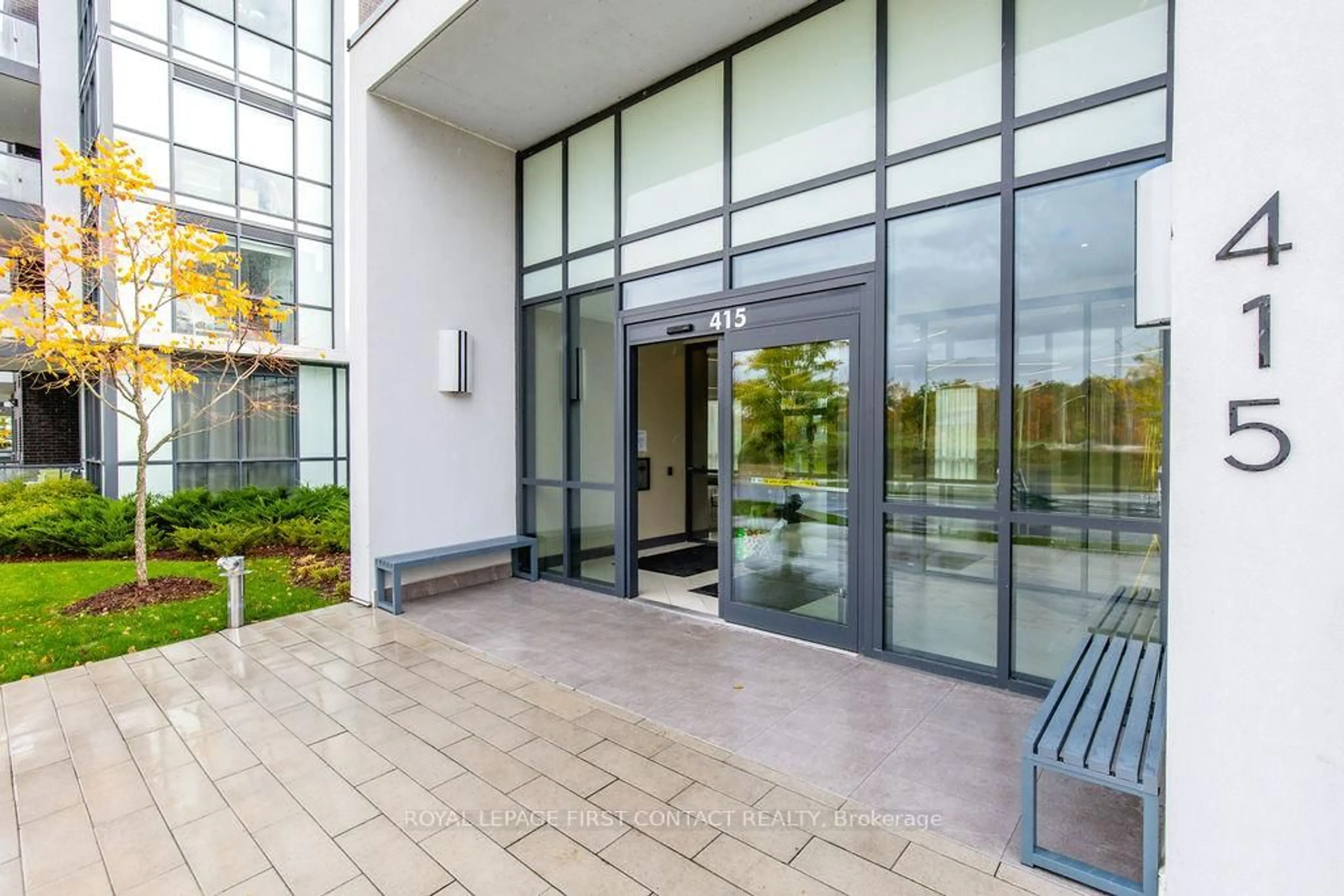 Indoor foyer for 415 Sea Ray Ave #146, Innisfil Ontario L9S 0R5