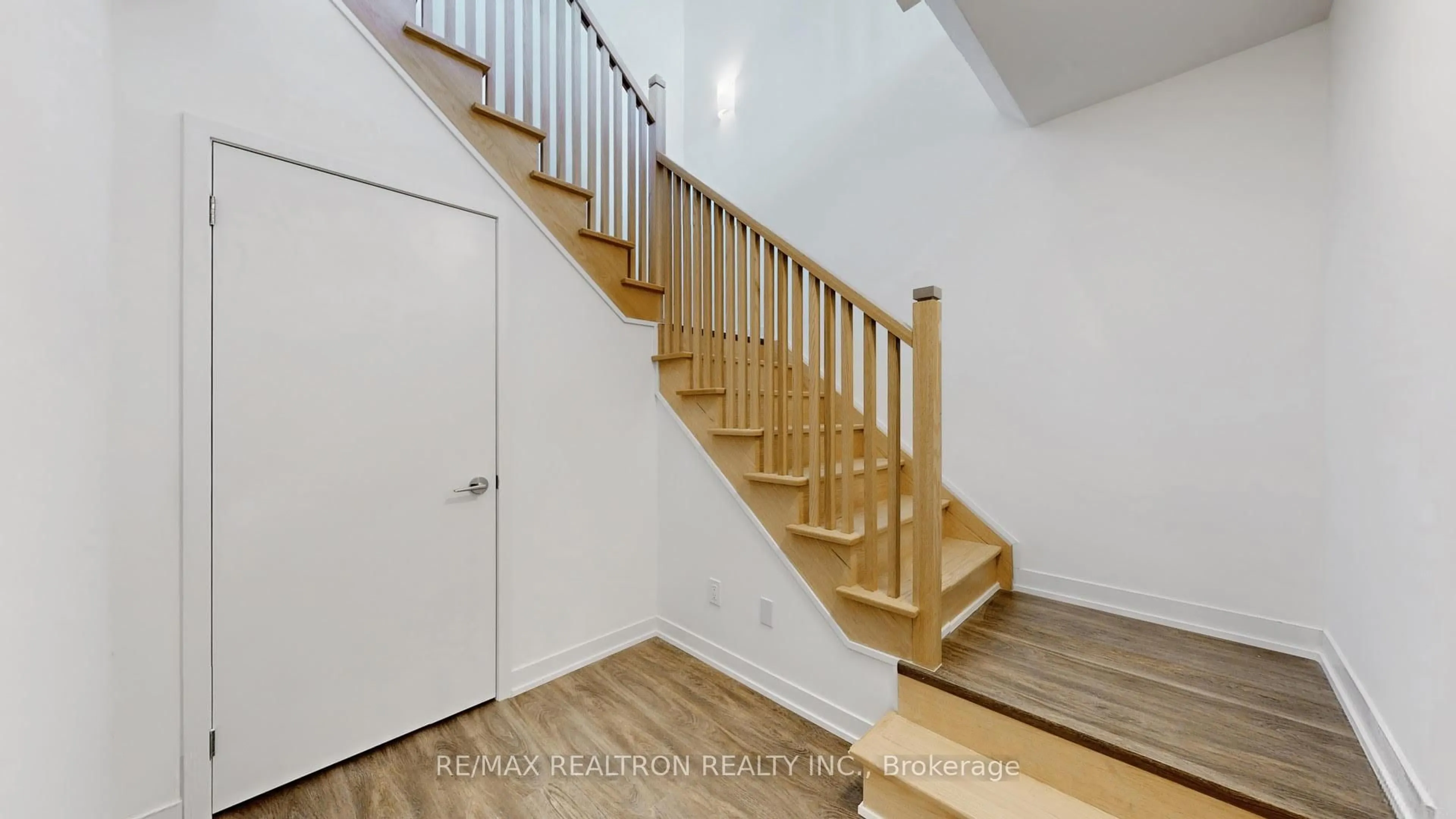 Stairs for 6 David Eyer Rd #915, Richmond Hill Ontario L4S 0N5