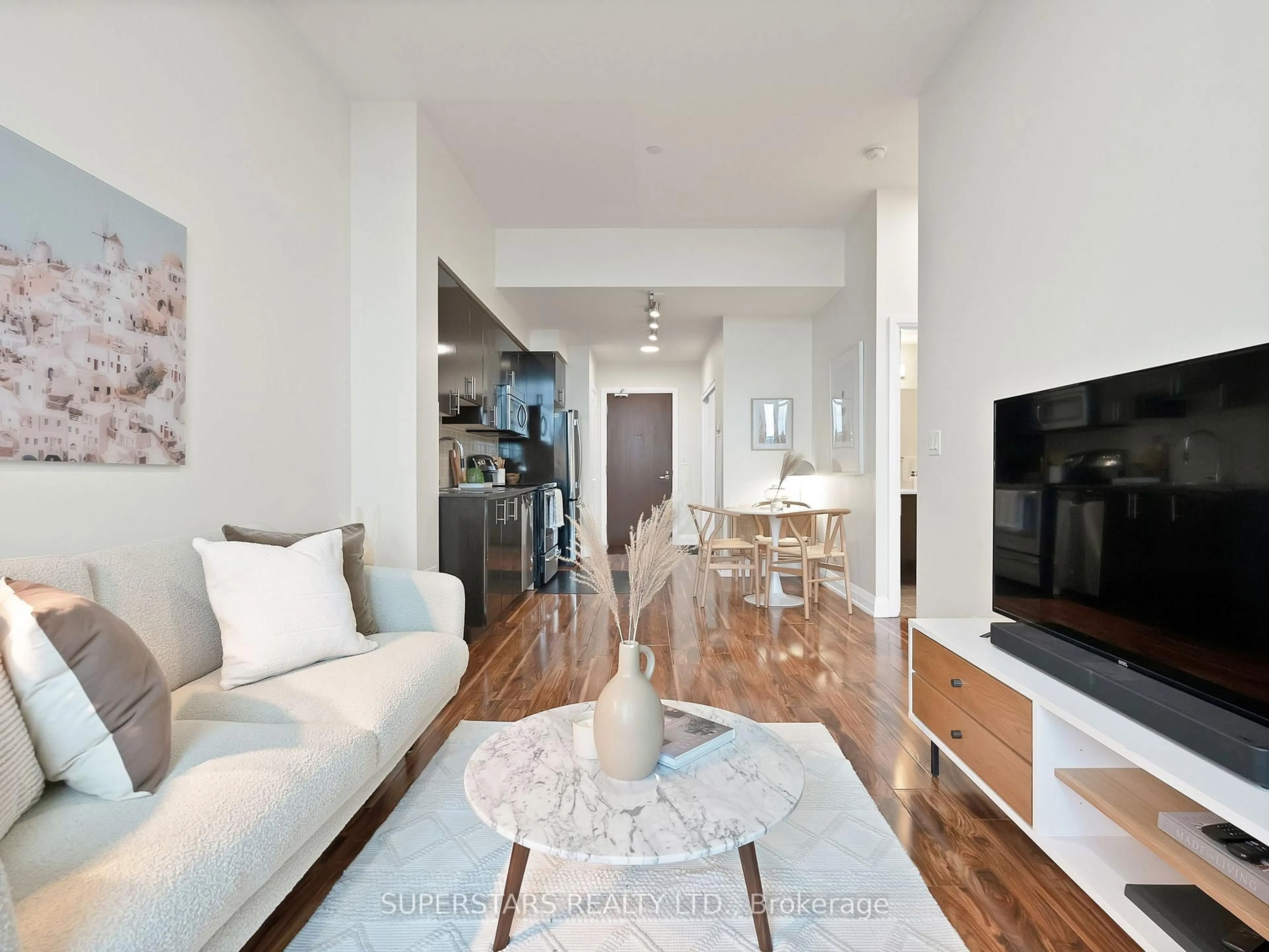 Living room with furniture, unknown for 7171 Yonge St #303, Markham Ontario L3T 0C5