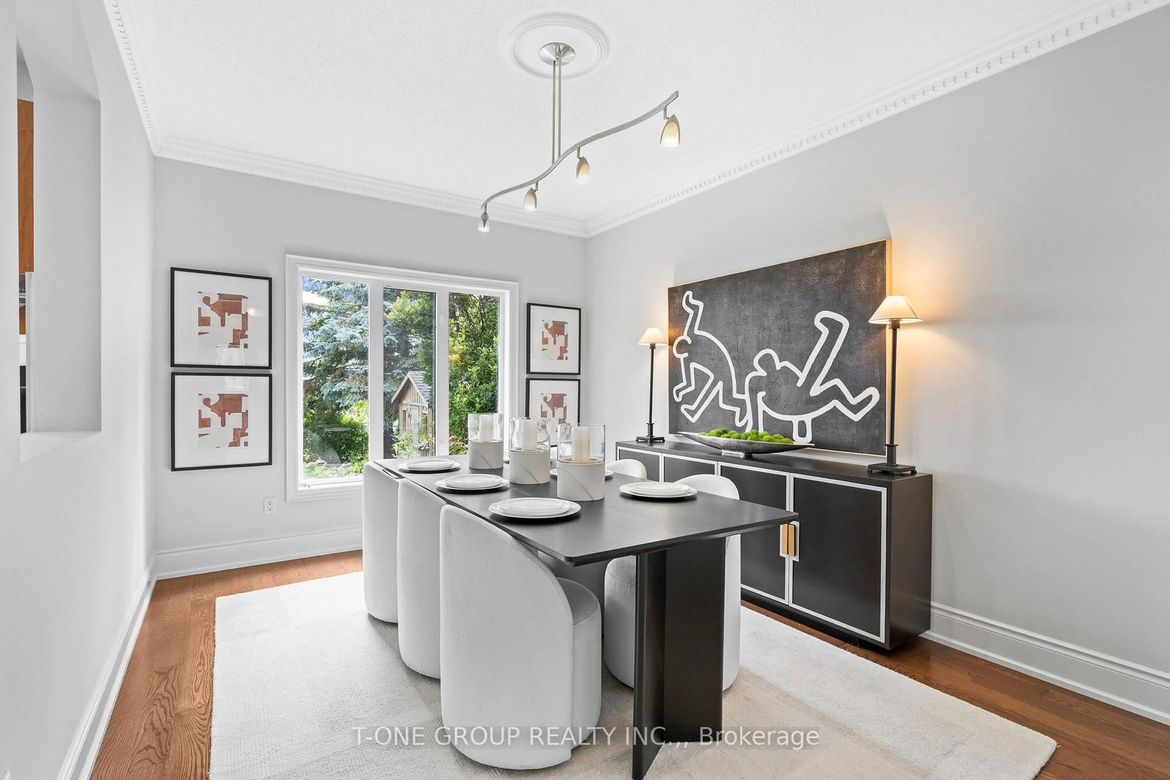 Dining room, ceramic/tile floor for 1022 Ivsbridge Blvd, Newmarket Ontario L3X 2A2