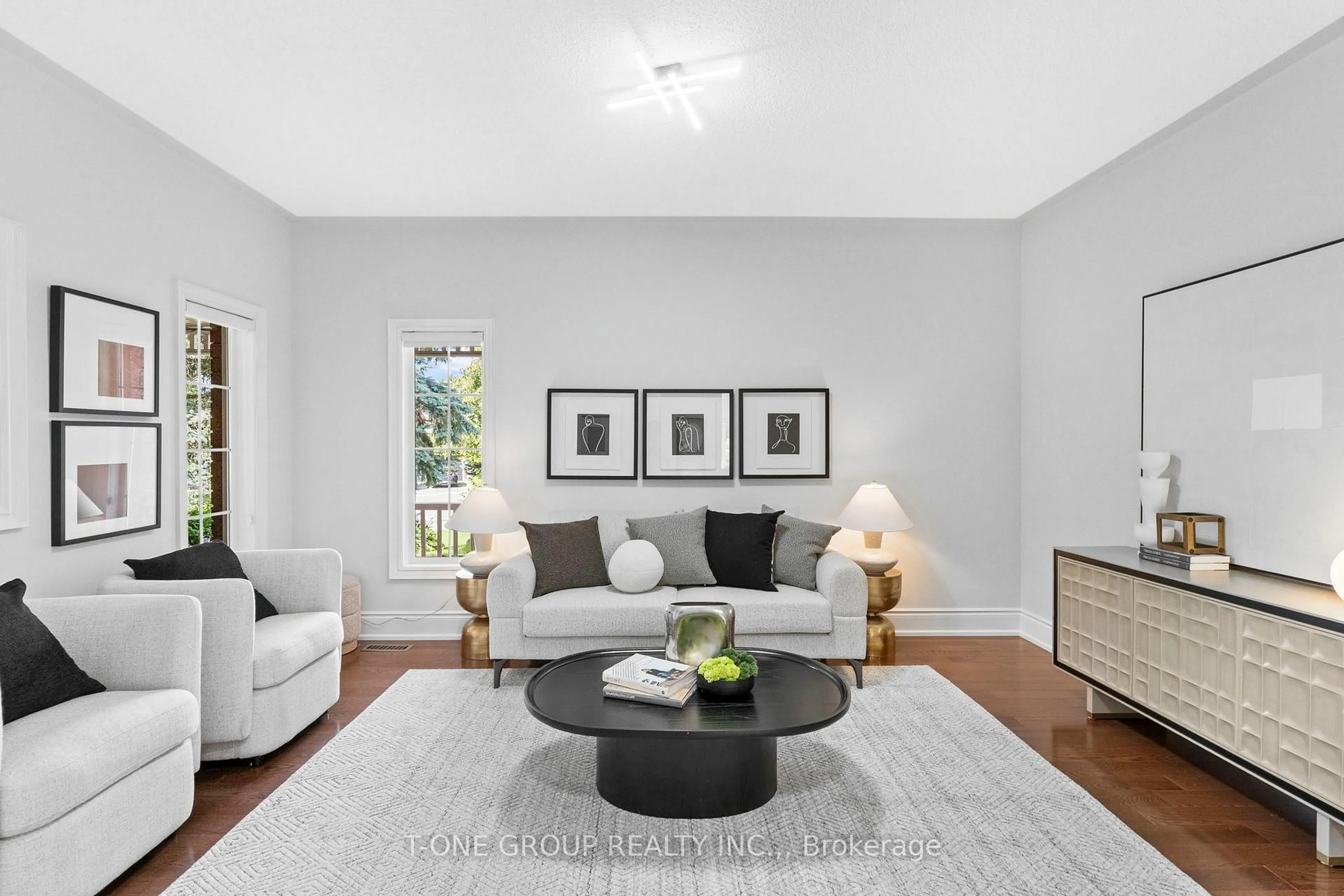 Living room with furniture, unknown for 1022 Ivsbridge Blvd, Newmarket Ontario L3X 2A2