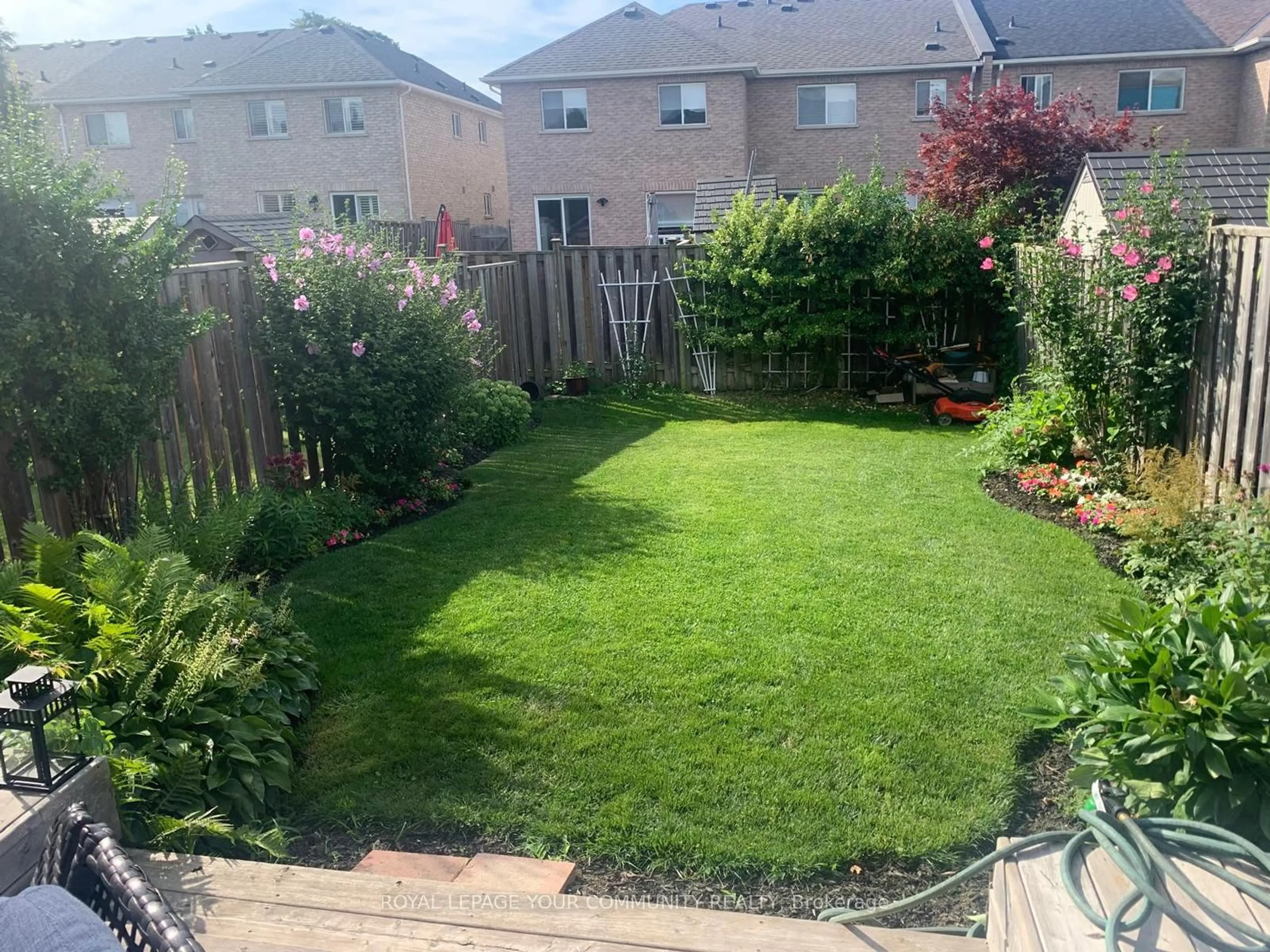 Unknown for 225 Banbrooke Cres, Newmarket Ontario L3X 2W7