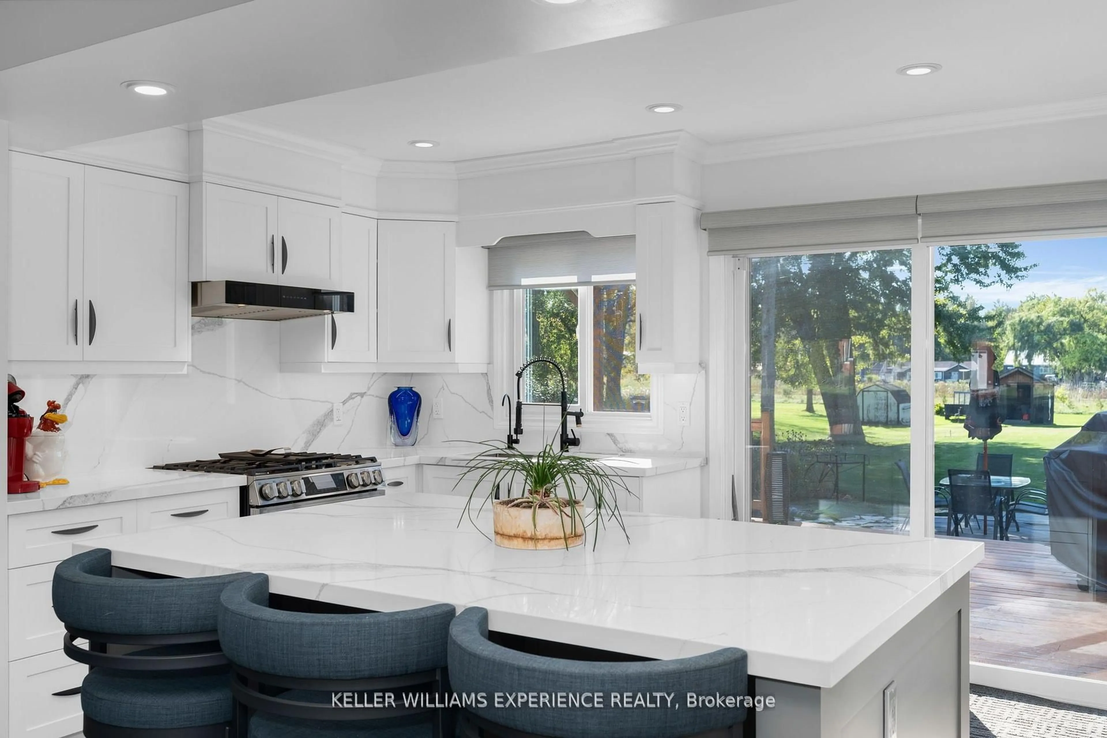 Open concept kitchen, ceramic/tile floor for 228 Bayshore Rd, Innisfil Ontario L0L 1K0