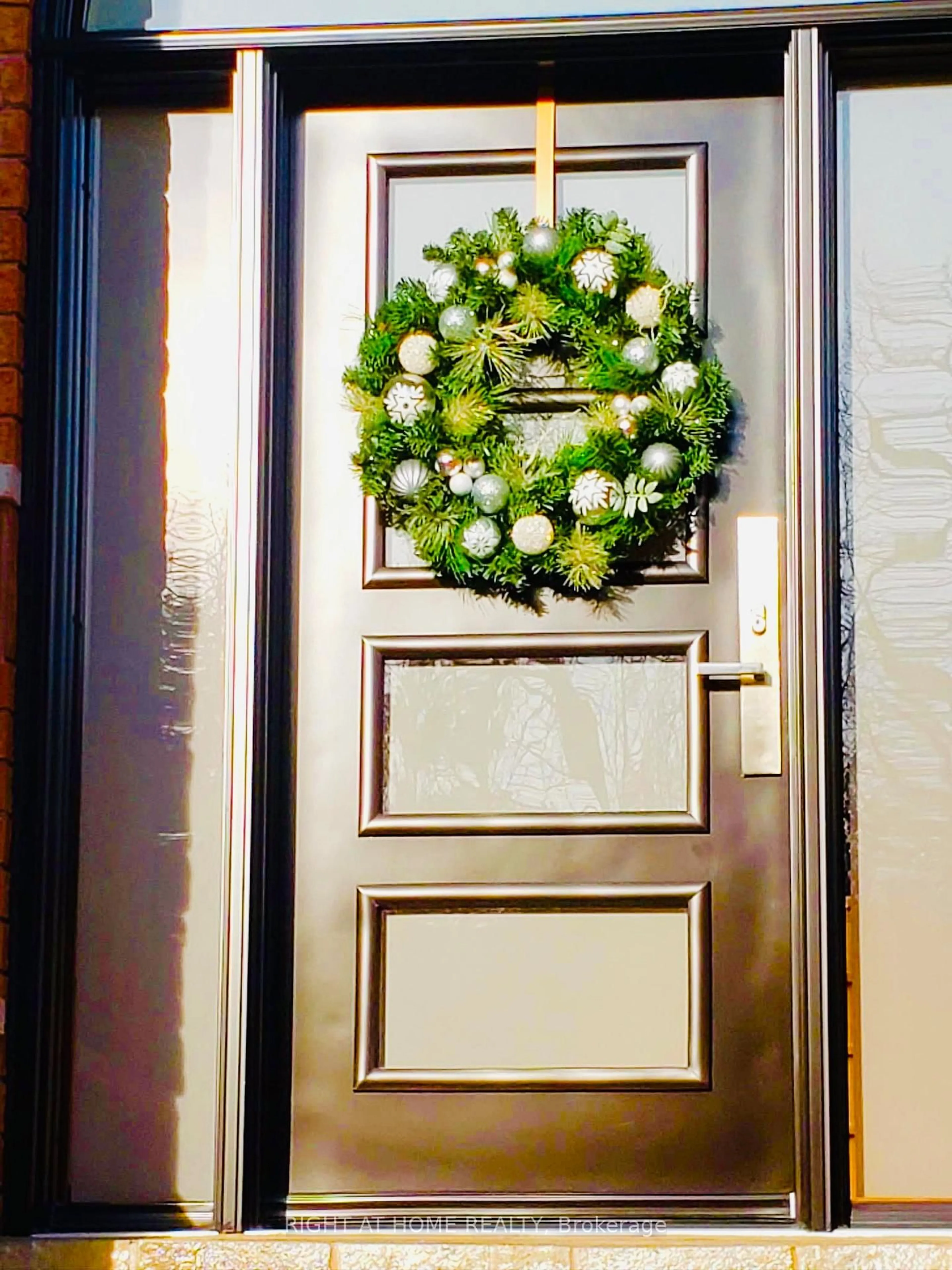 Indoor entryway for 488 Royalpark Way, Vaughan Ontario L4H 1K4