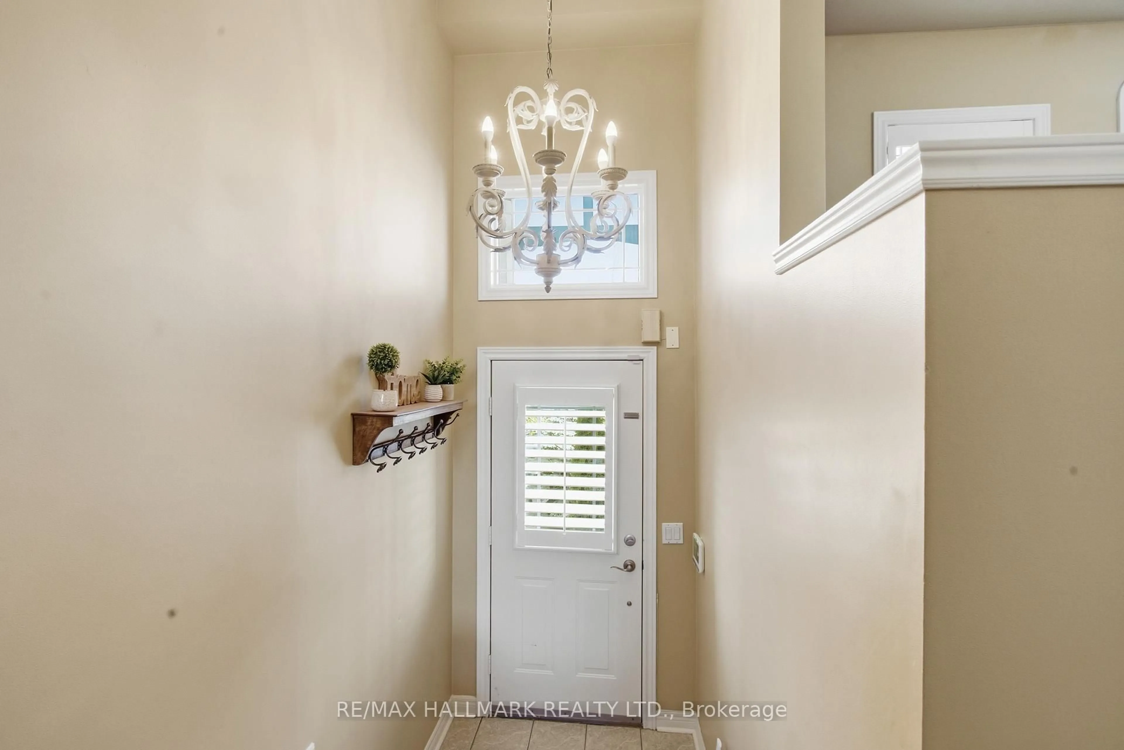 Indoor entryway for 63 Snowy Meadow Ave, Richmond Hill Ontario L4E 3V4