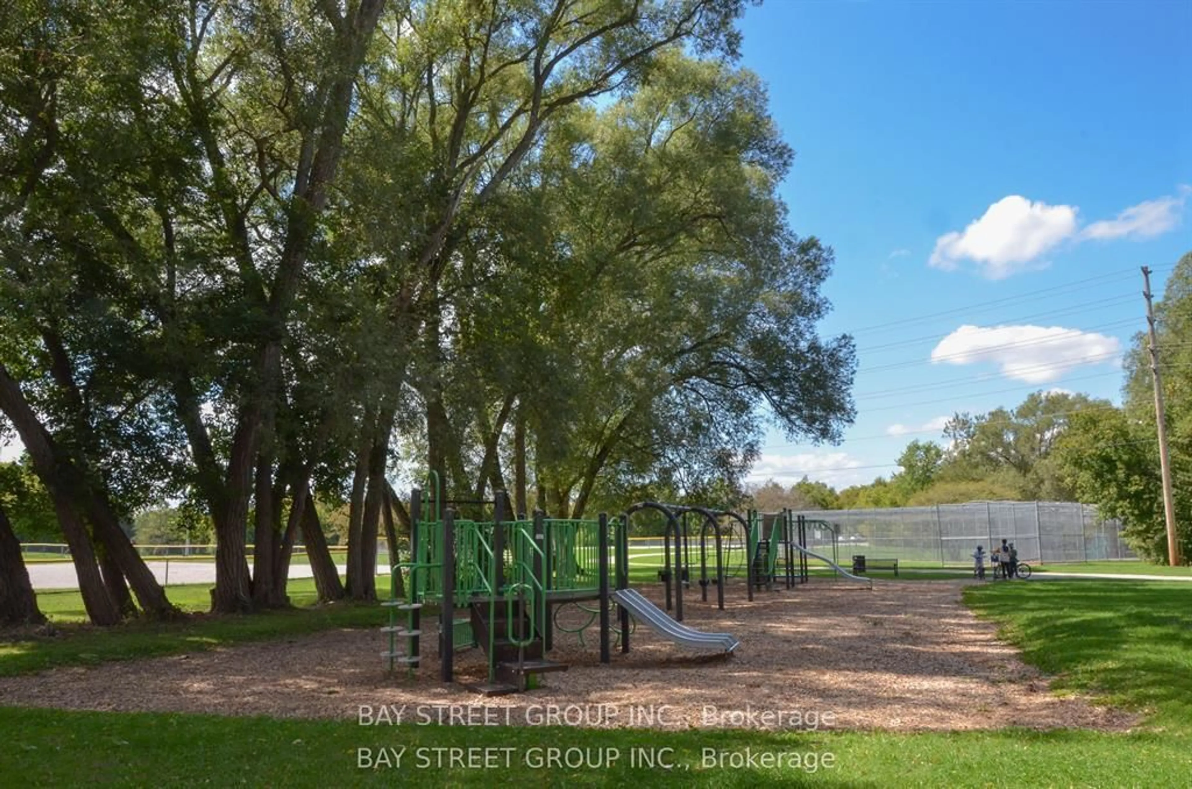 Unknown for 728 Sunnypoint Dr, Newmarket Ontario L3Y 2Z8