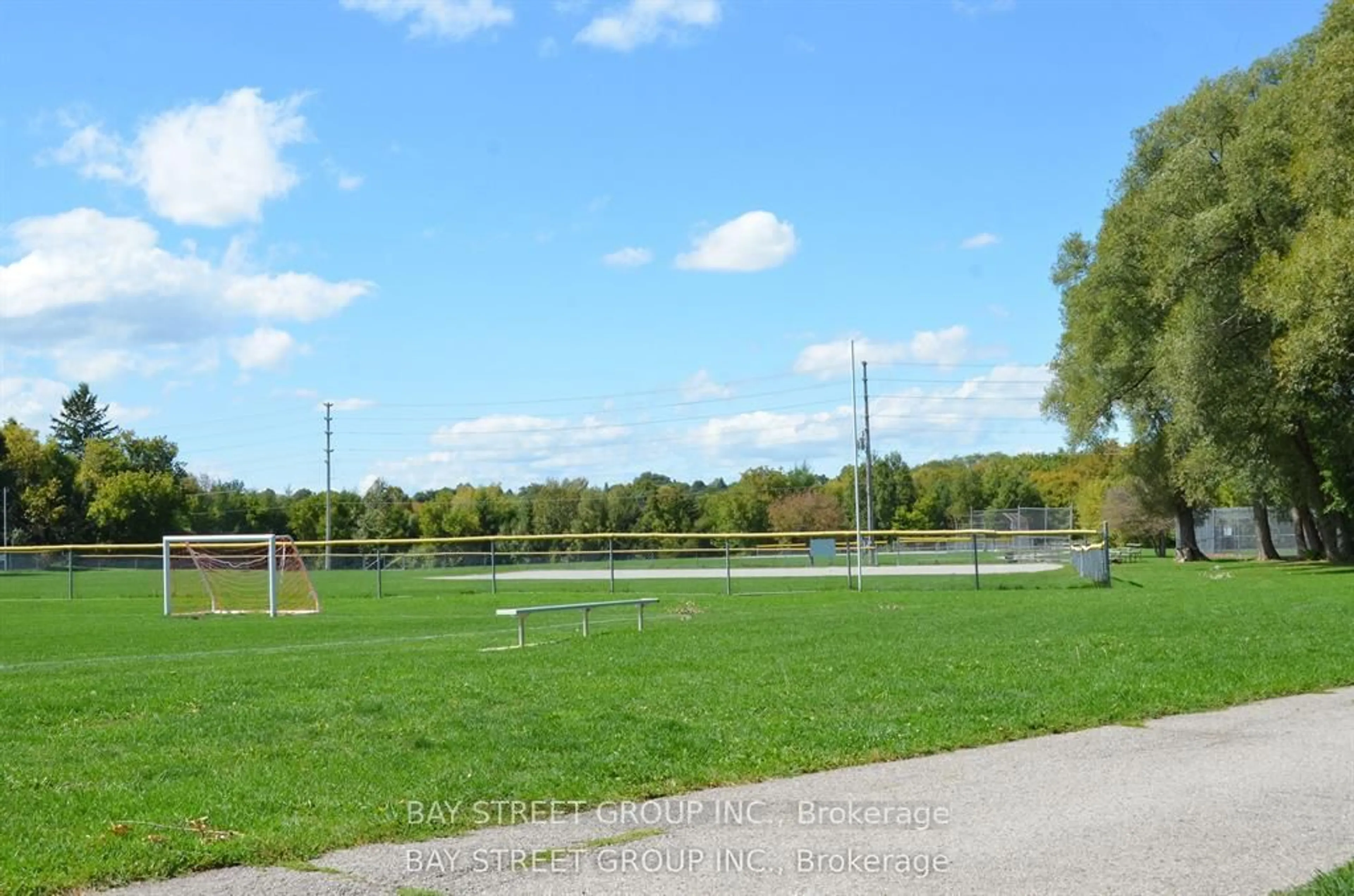 Unknown for 728 Sunnypoint Dr, Newmarket Ontario L3Y 2Z8