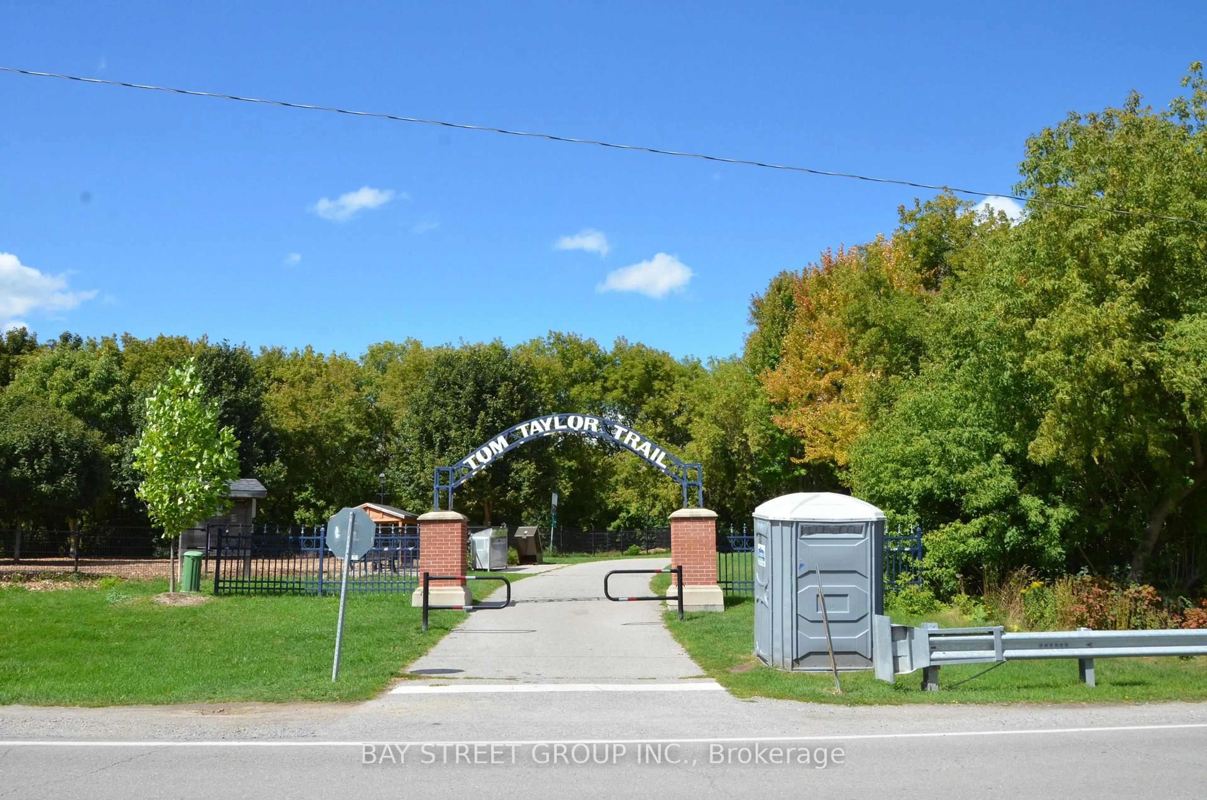 Unknown for 728 Sunnypoint Dr, Newmarket Ontario L3Y 2Z8