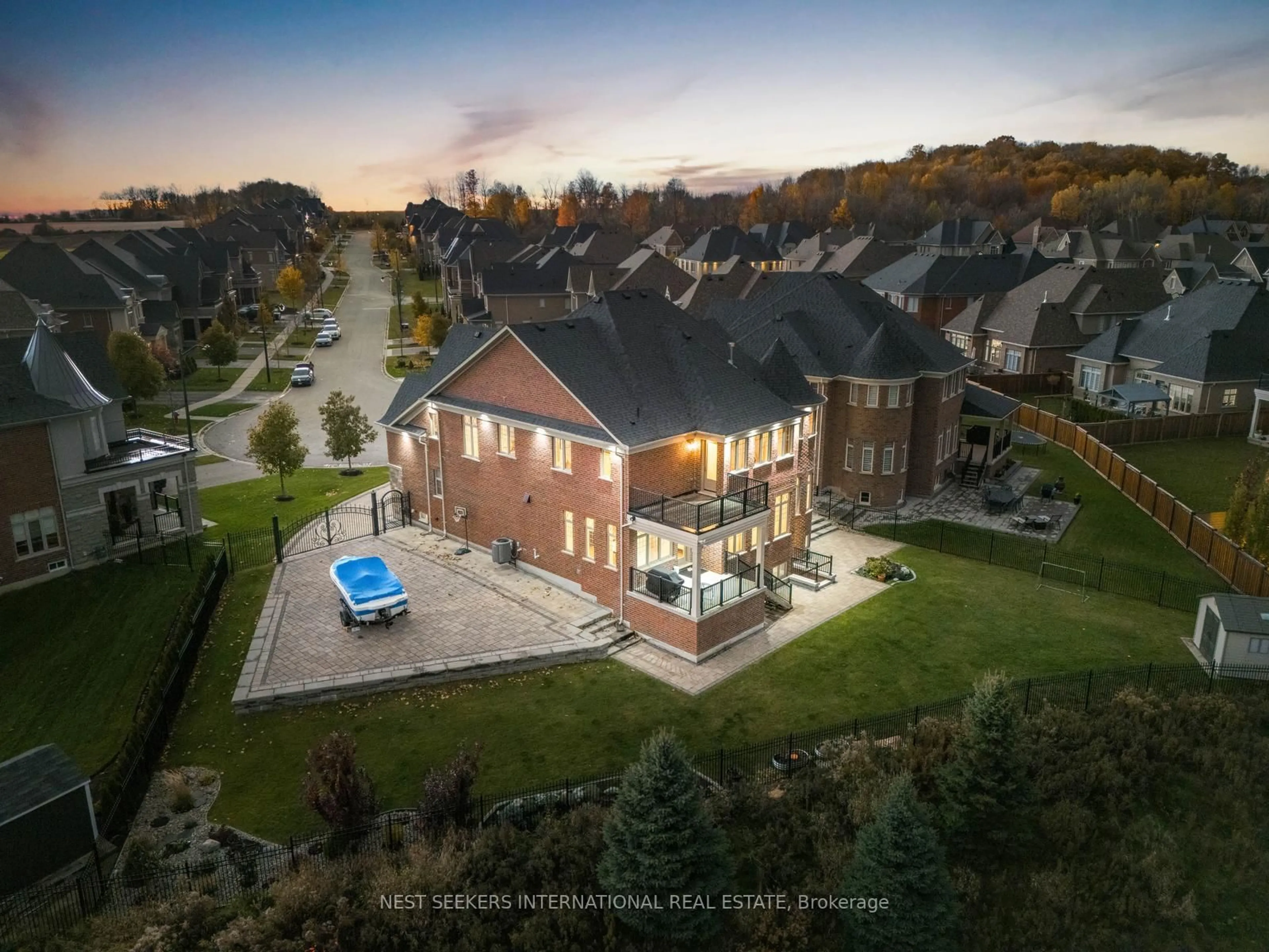 A pic from outside/outdoor area/front of a property/back of a property/a pic from drone, unknown for 12 Albert Hill Crt, King Ontario L7B 0P1