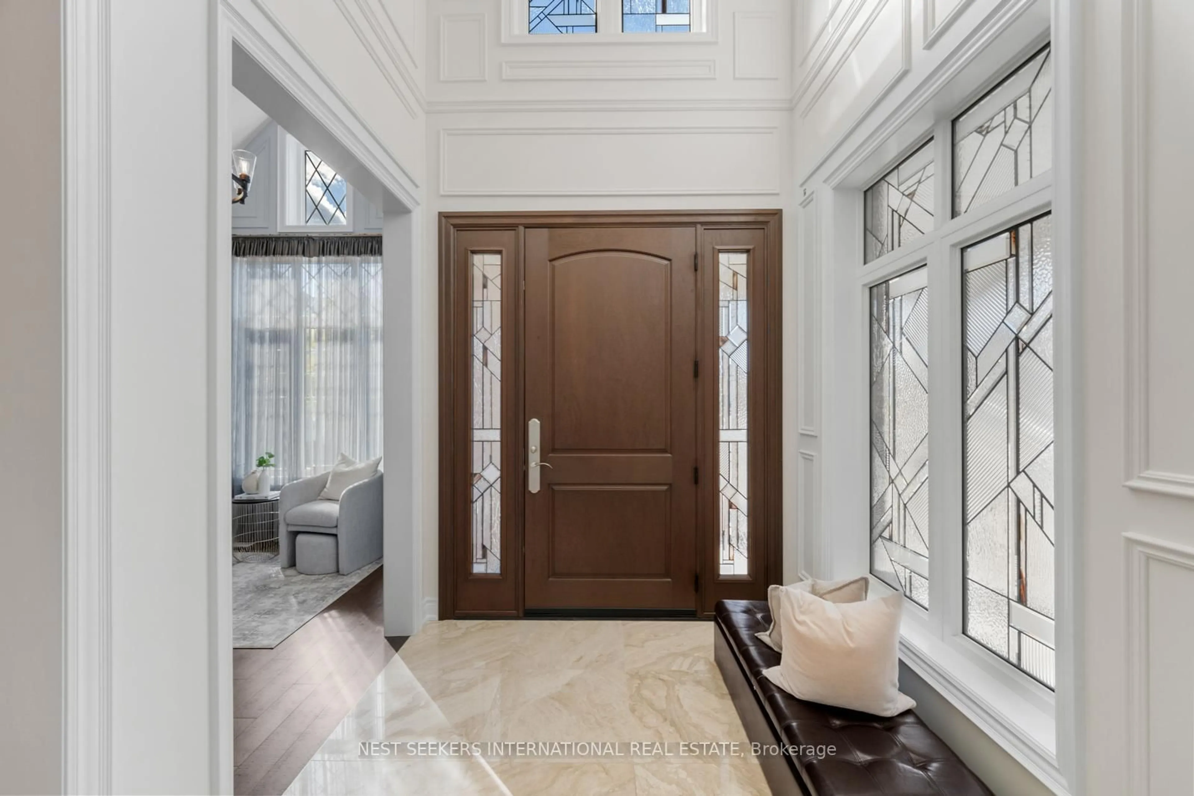 Indoor entryway for 12 Albert Hill Crt, King Ontario L7B 0P1
