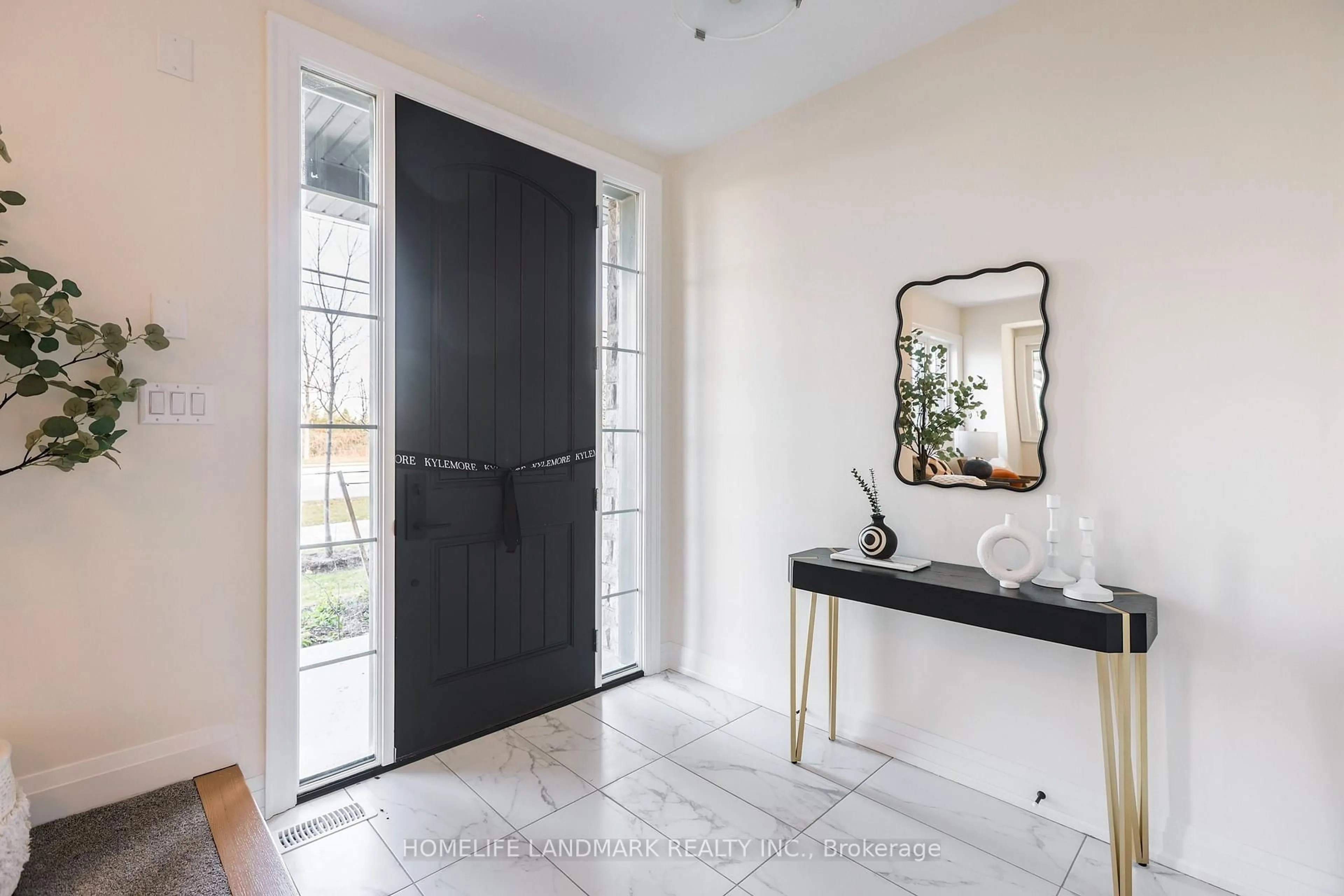 Indoor entryway for 4267 Major Mackenzie Dr, Markham Ontario L6C 3L5