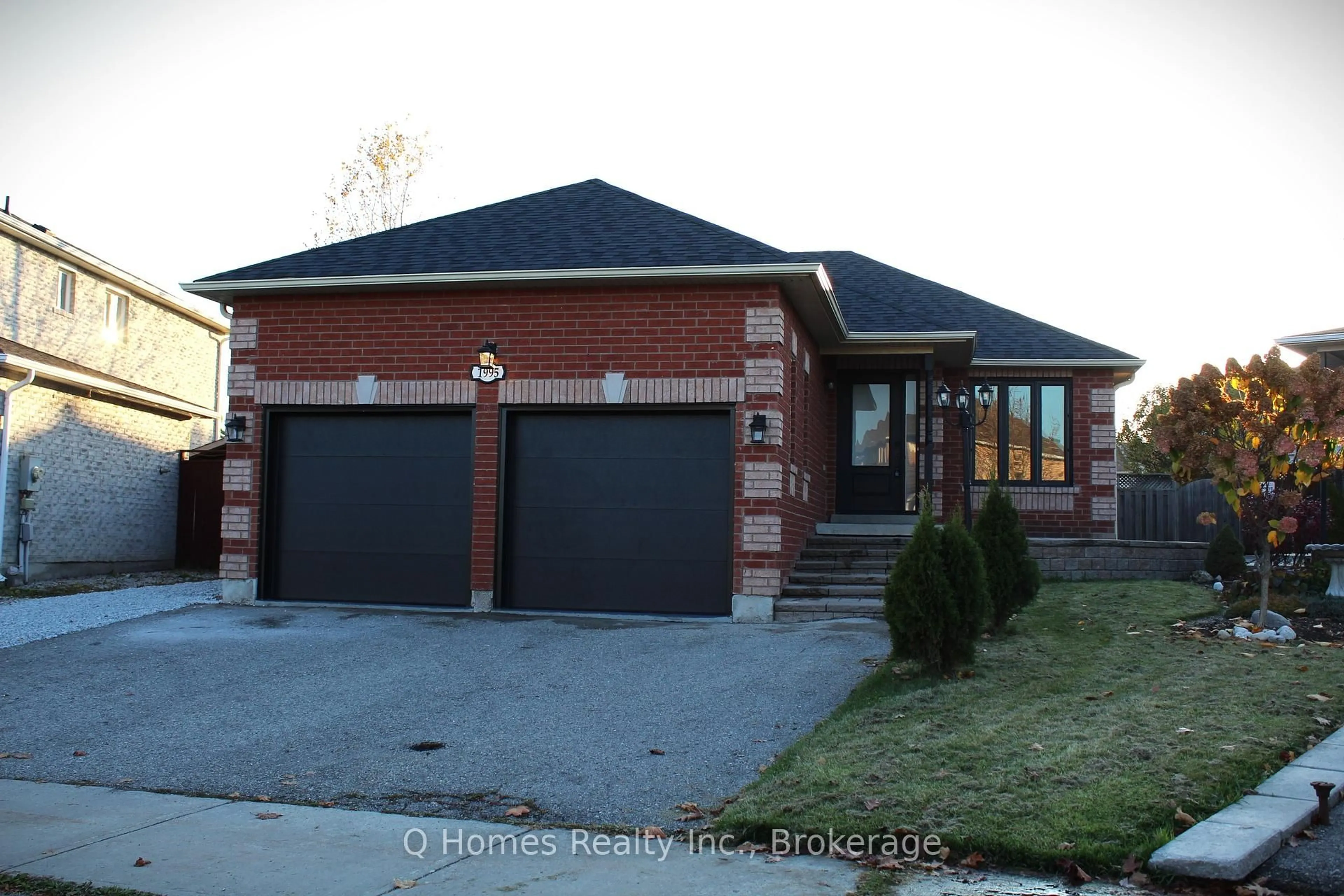 Home with brick exterior material, street for 1995 Romina Crt, Innisfil Ontario L9S 4Y1