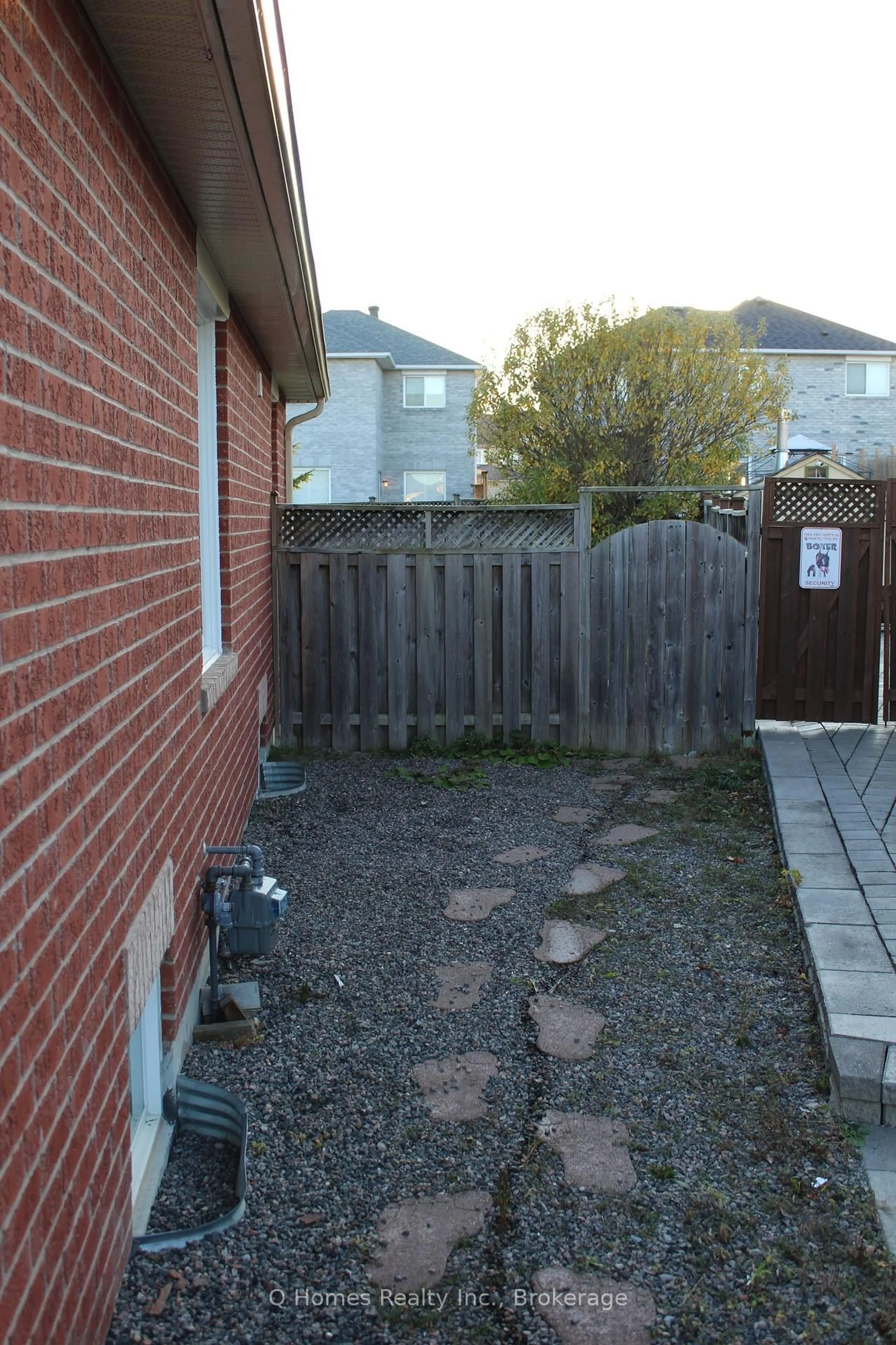 Patio, street for 1995 Romina Crt, Innisfil Ontario L9S 4Y1