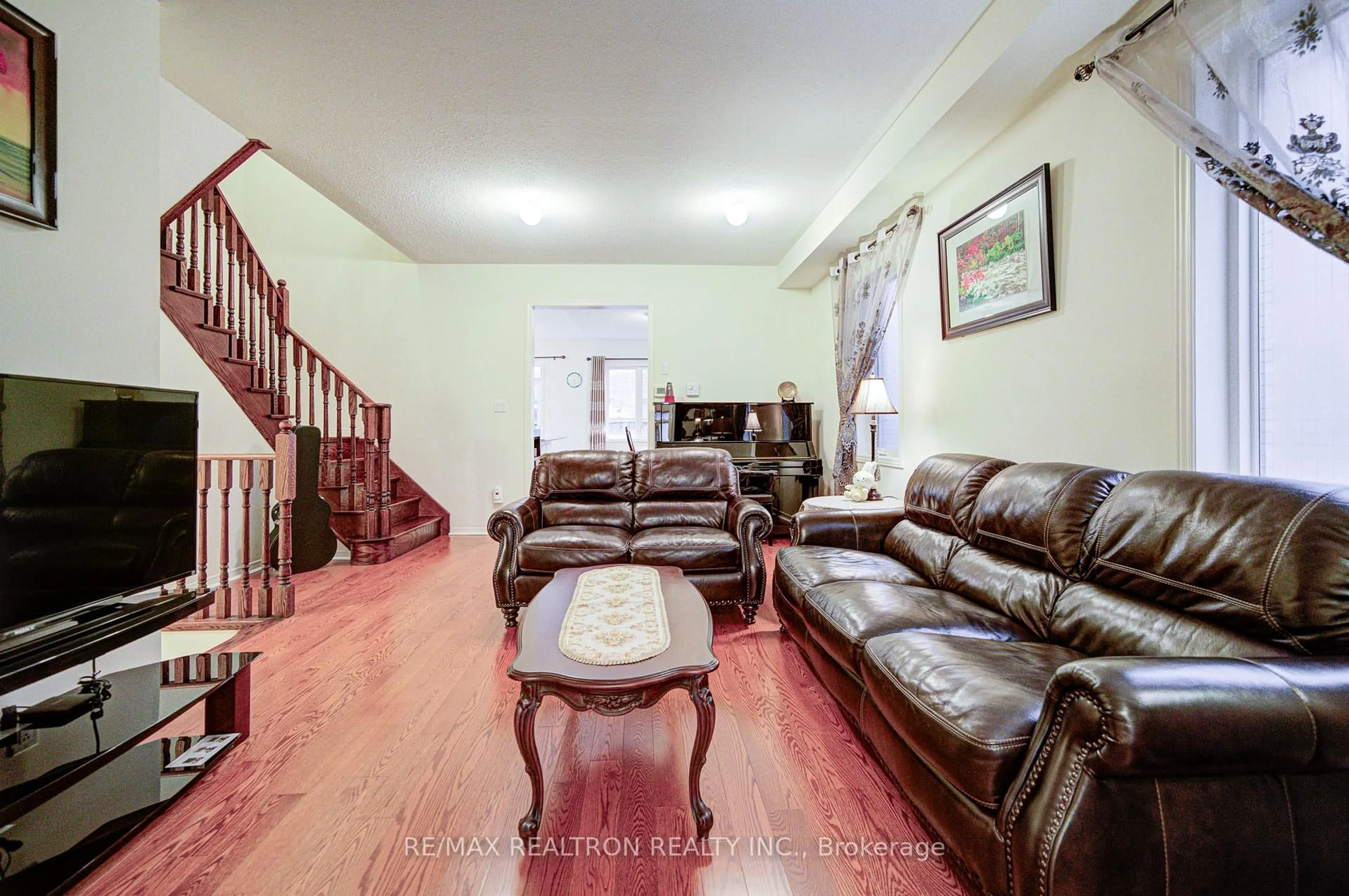Living room with furniture, unknown for 1275 Blencowe Cres, Newmarket Ontario L3X 0C5