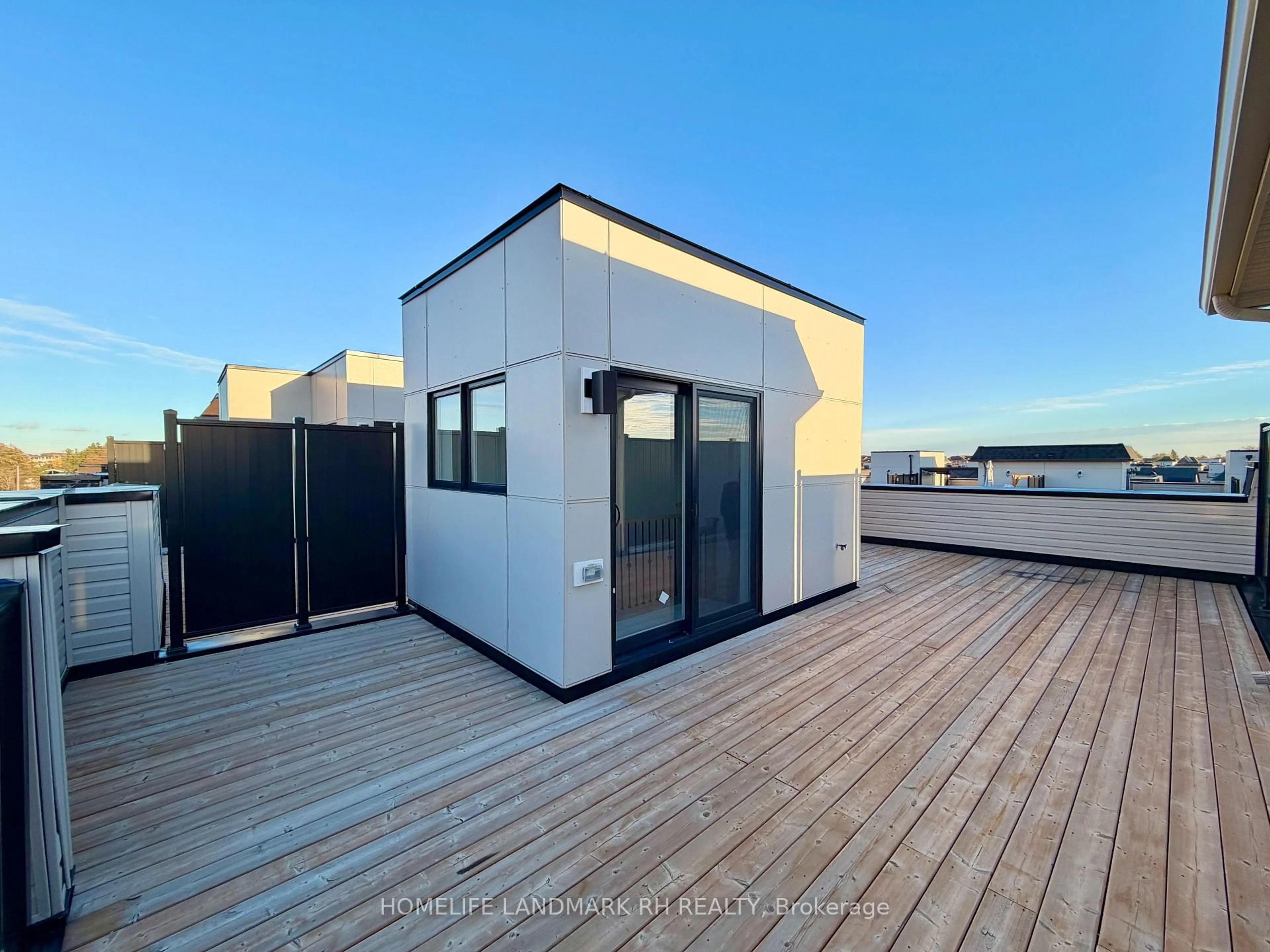 A pic from outside/outdoor area/front of a property/back of a property/a pic from drone, city buildings view from balcony for 100 Guardhouse Cres, Markham Ontario L6C 3J9