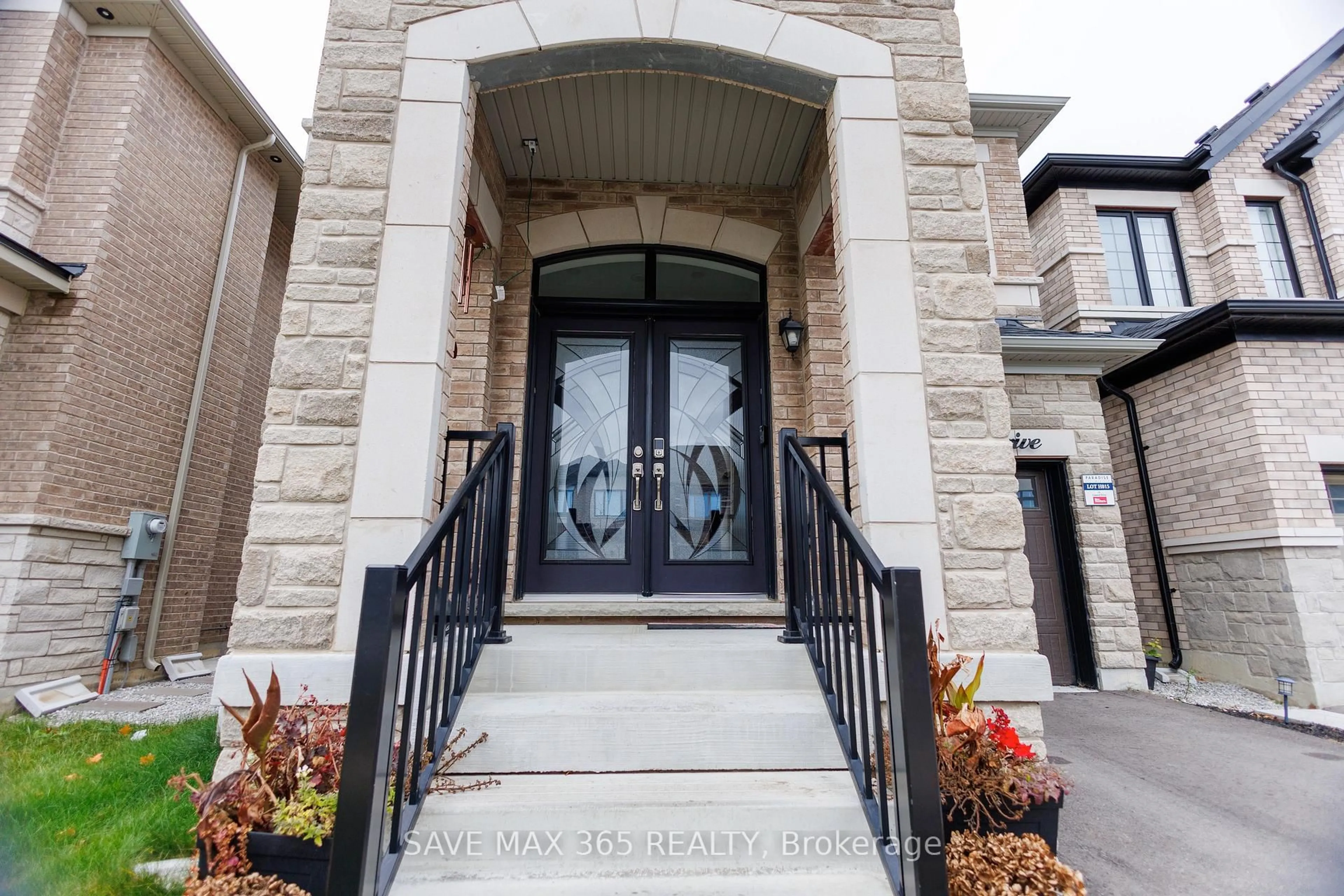 Indoor entryway for 55 Canard Dr, Vaughan Ontario L4H 5C4