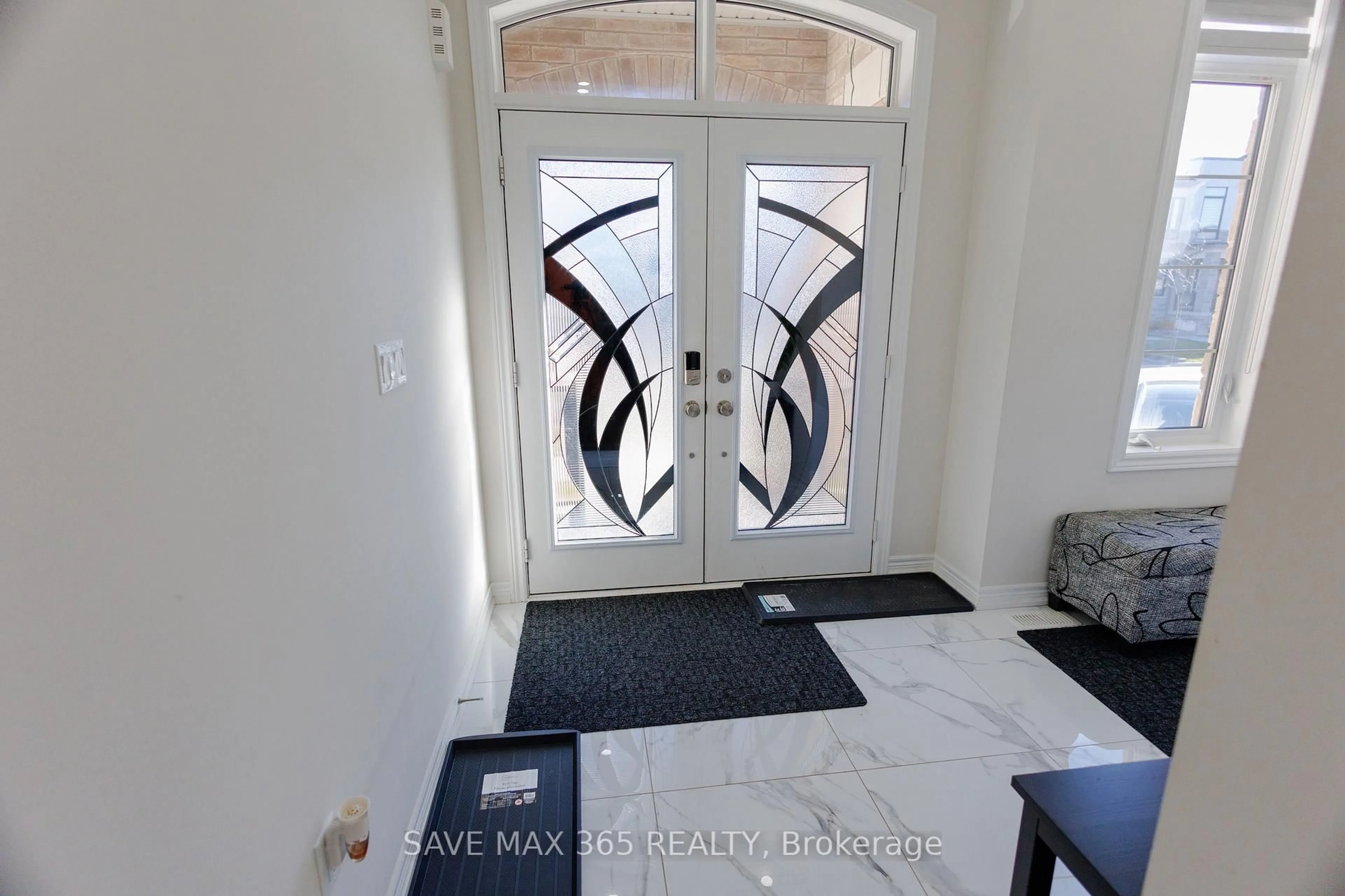 Indoor entryway for 55 Canard Dr, Vaughan Ontario L4H 5C4
