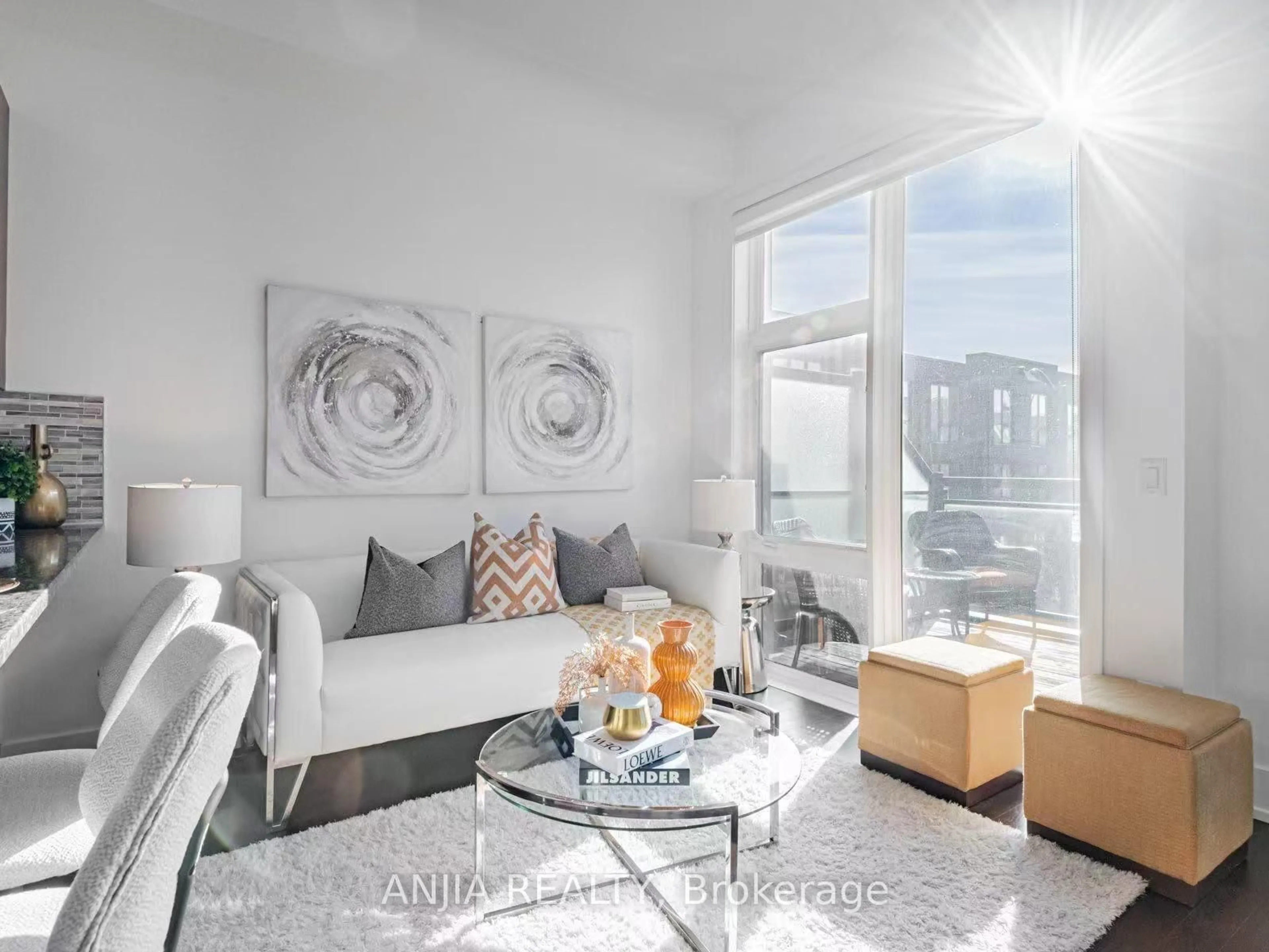 Living room with furniture, unknown for 9140 Bathurst St, Vaughan Ontario L4J 0K1