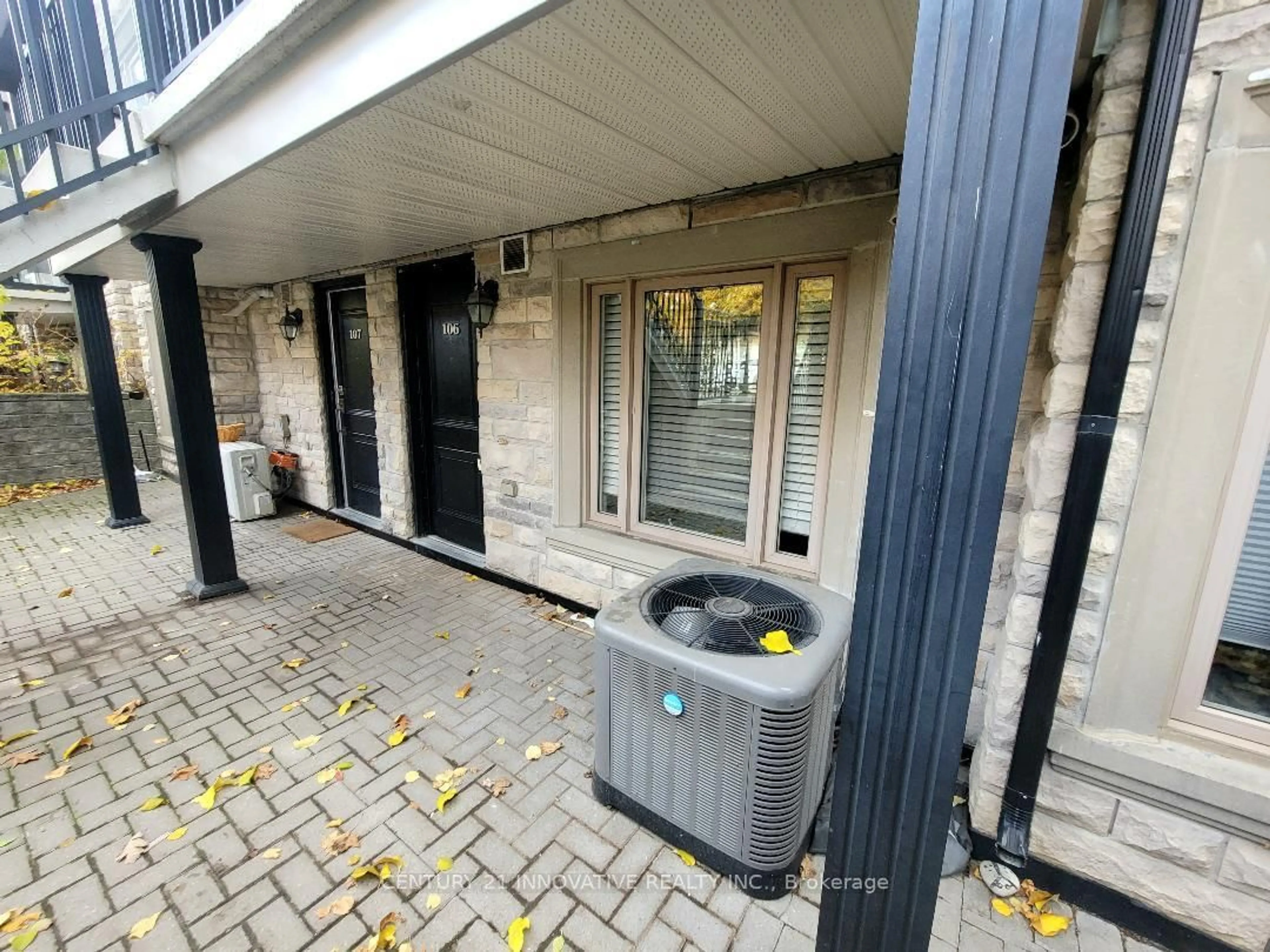 Patio, building for 320 John St #106, Markham Ontario L3T 0B1