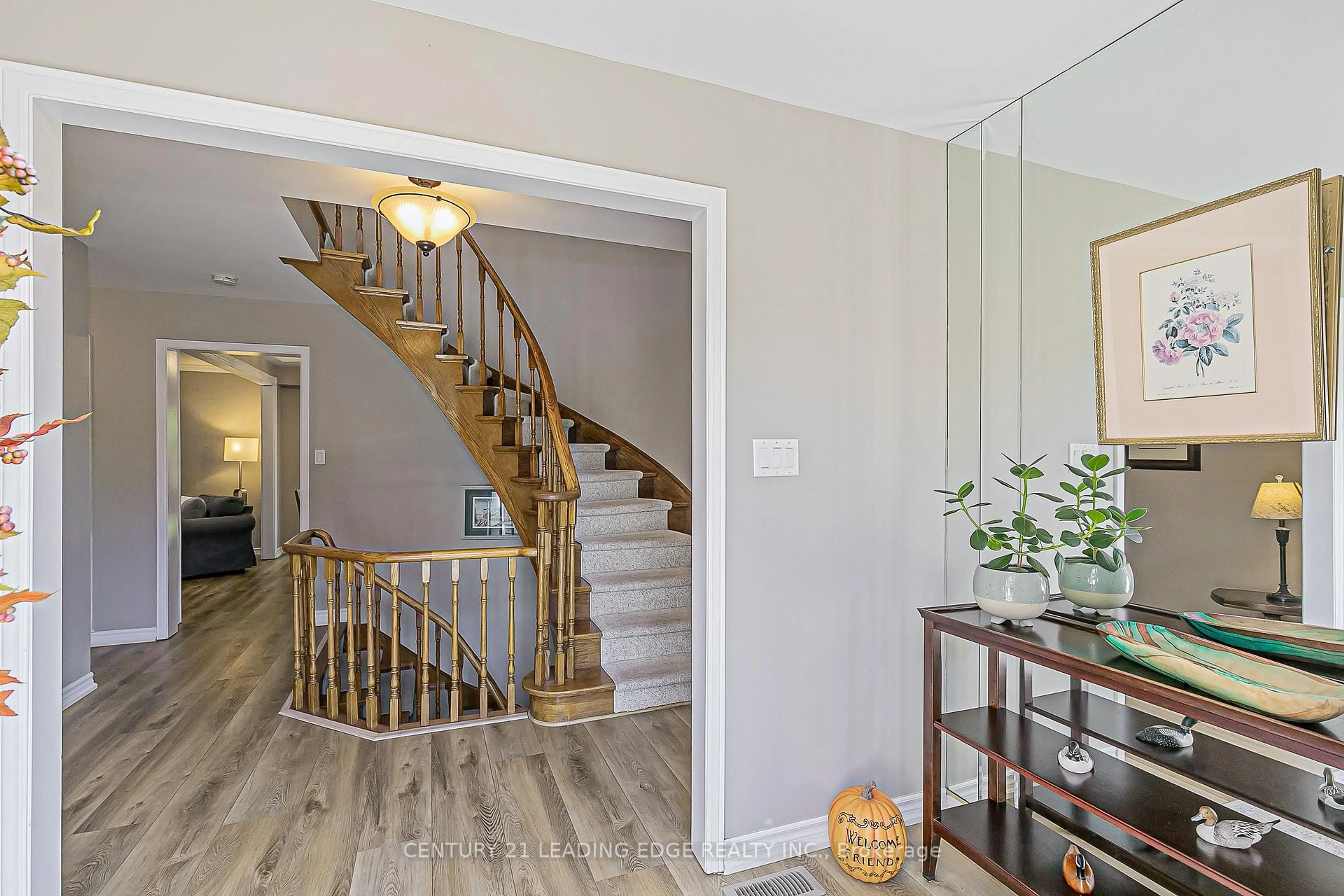 Indoor entryway for 3 King Arthur's Crt, Markham Ontario L3P 3V4