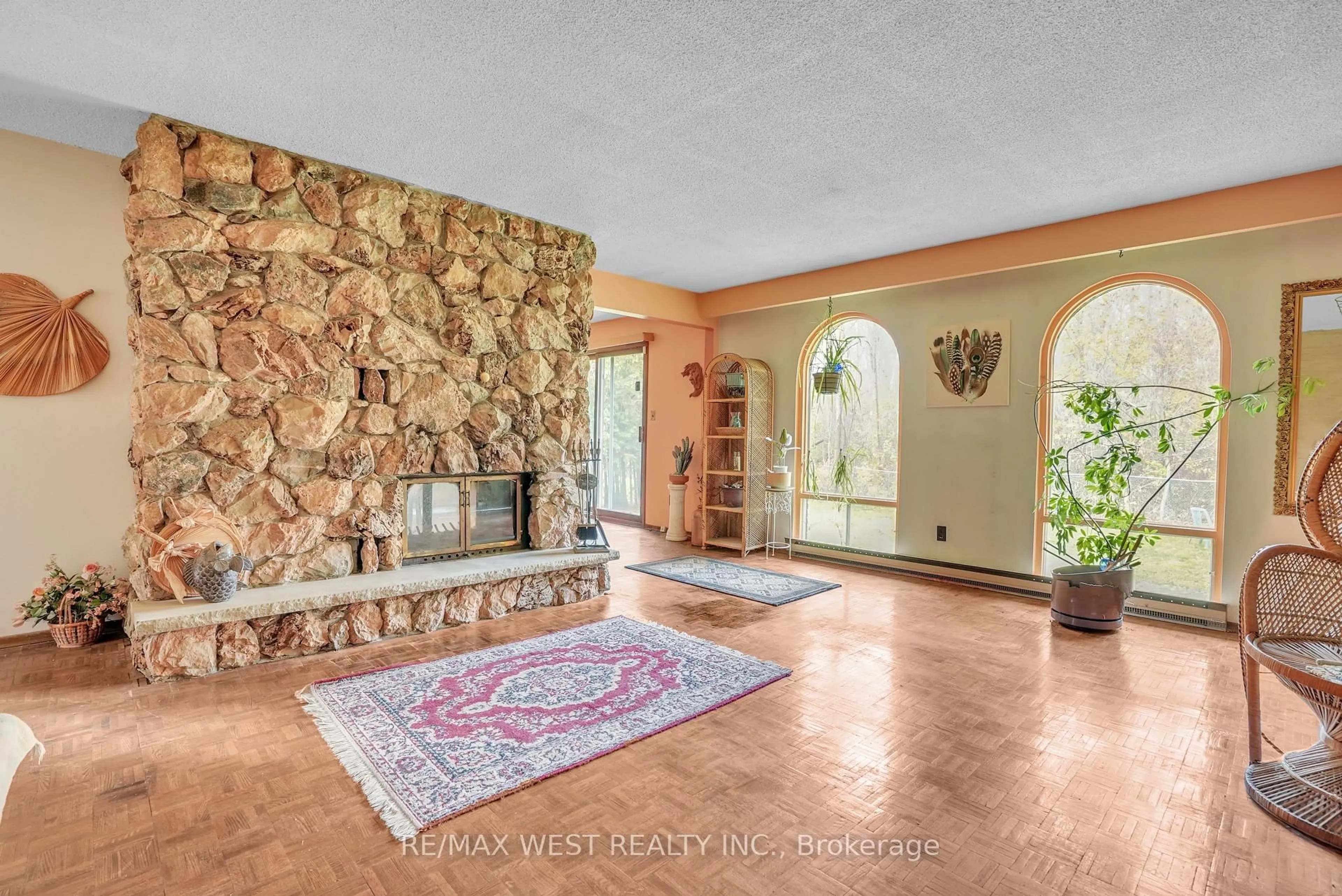 Indoor foyer for 1164 North Shore Dr, Innisfil Ontario L0L 1R0