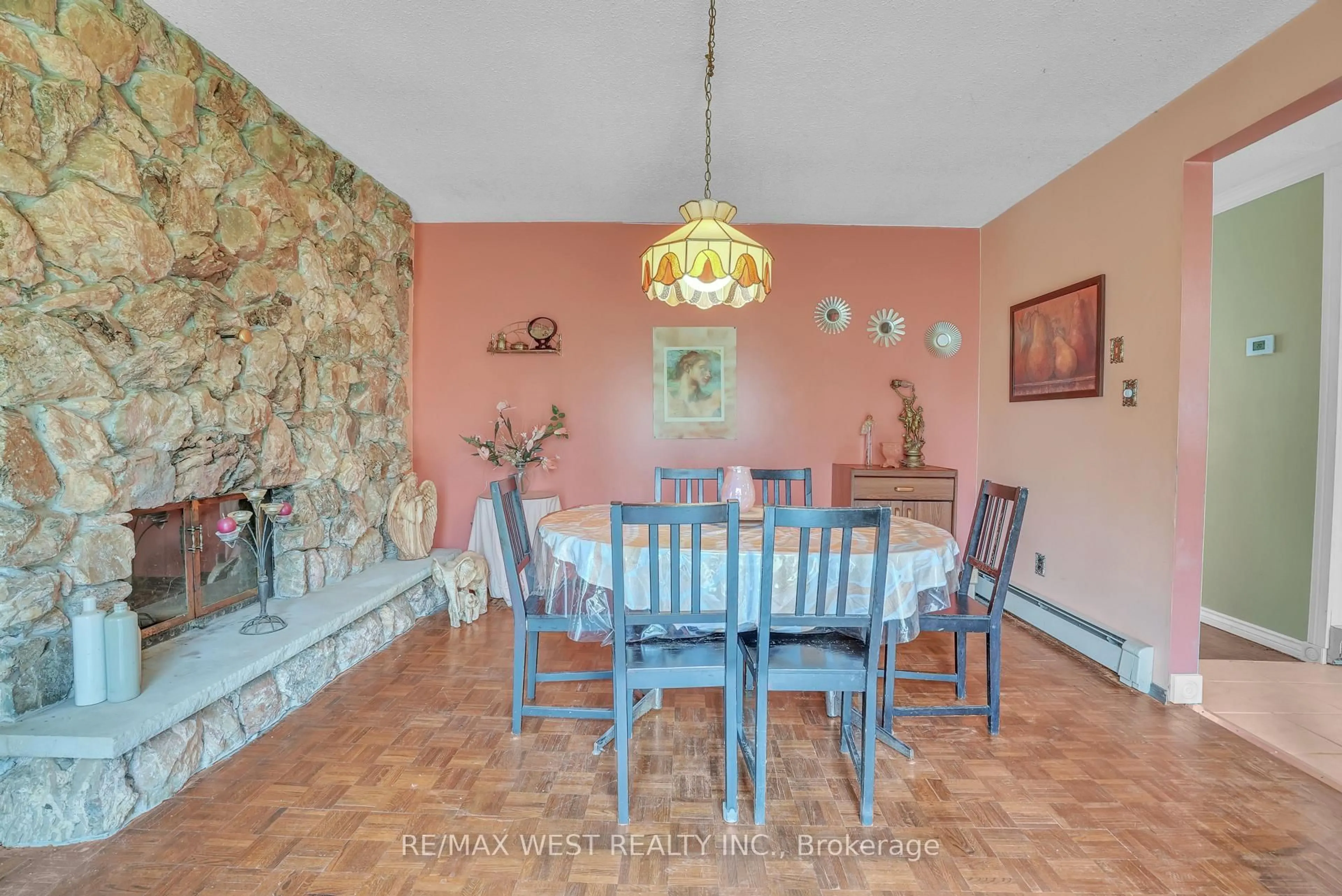 Dining room, ceramic/tile floor for 1164 North Shore Dr, Innisfil Ontario L0L 1R0