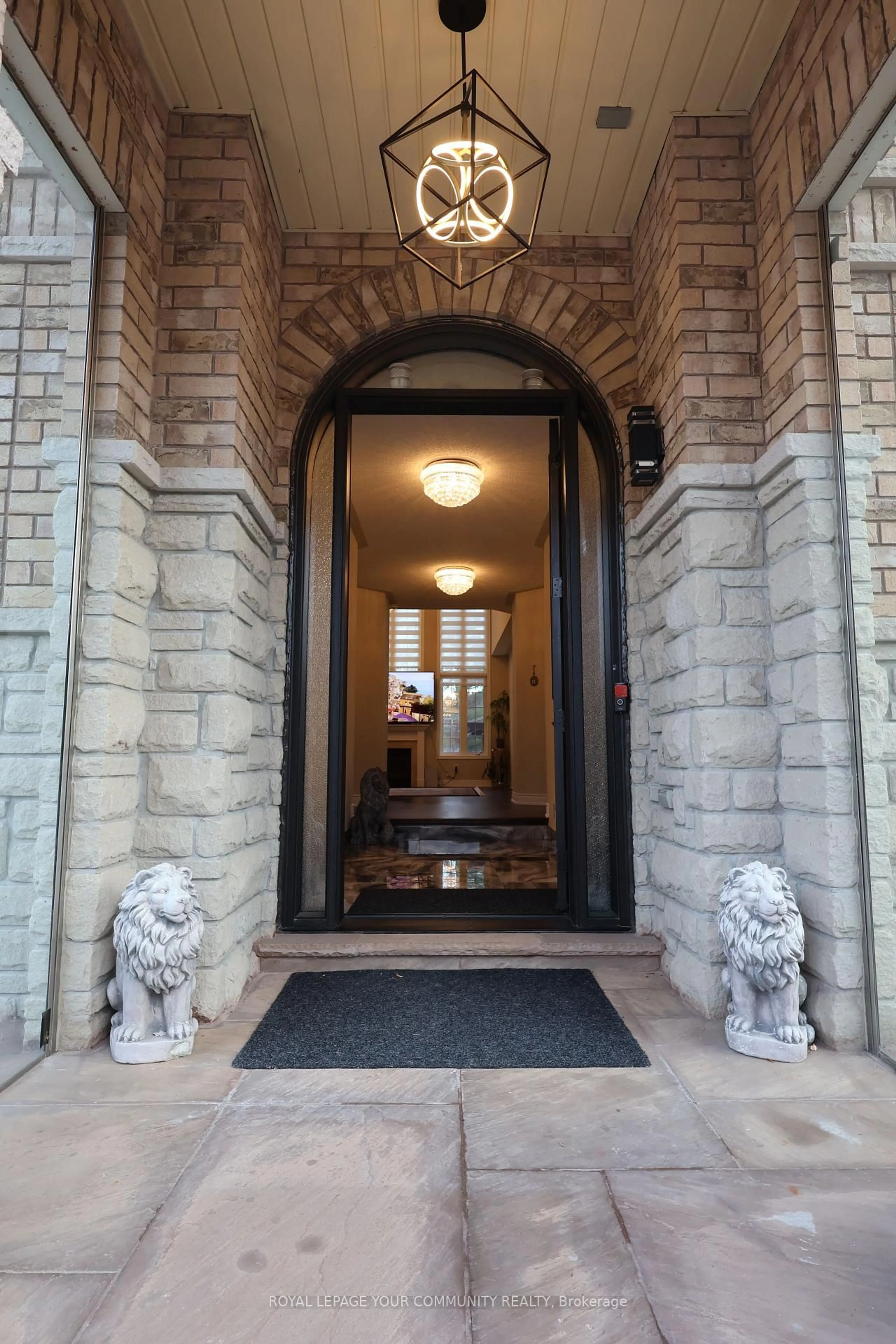 Indoor foyer for 1069 Nellie Little Cres, Newmarket Ontario L3X 3E3