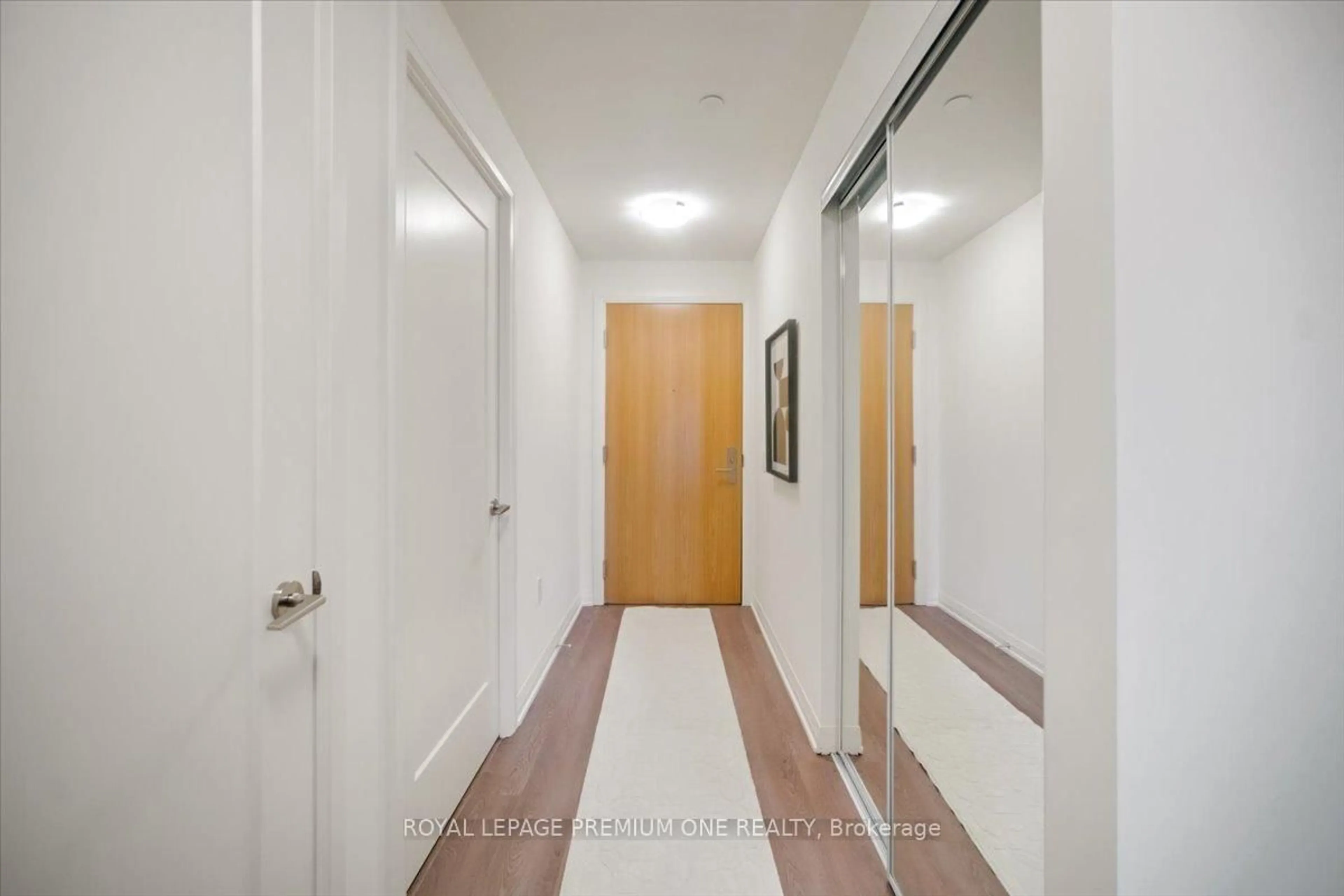 Indoor foyer for 8960 Jane St #2102, Vaughan Ontario L4K 0N9