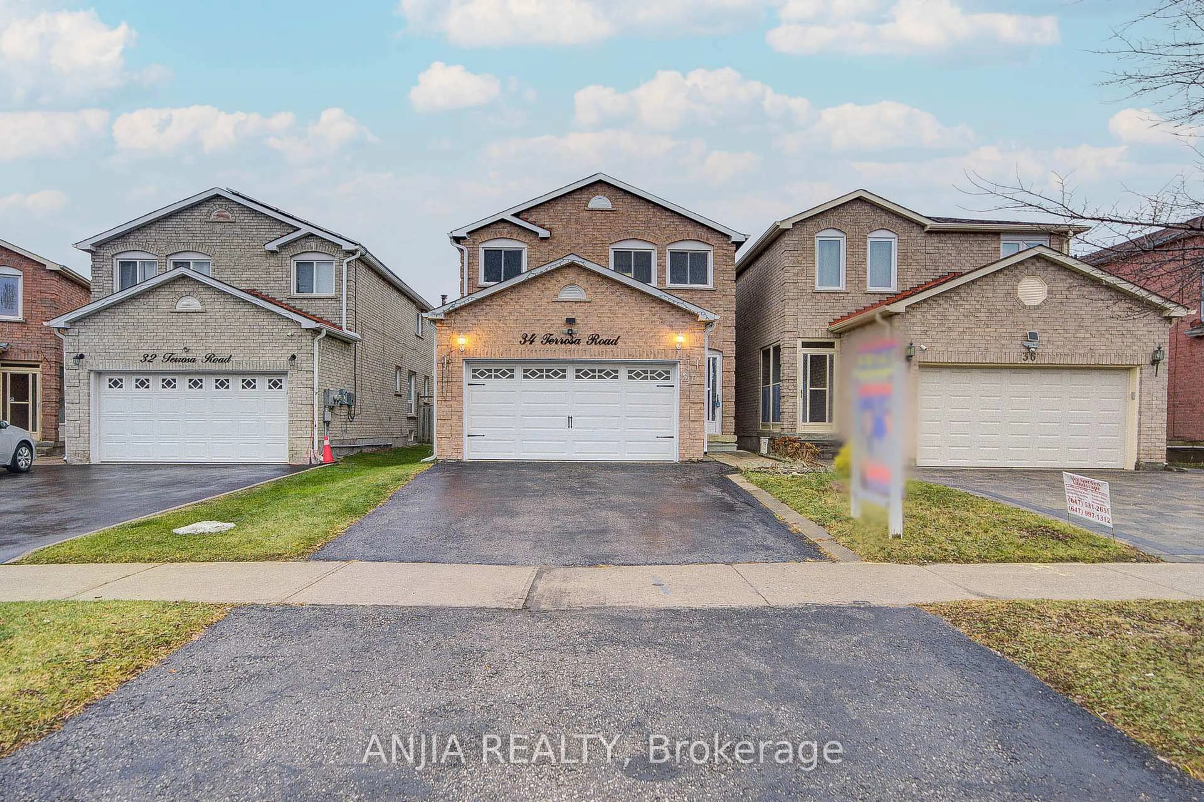 A pic from outside/outdoor area/front of a property/back of a property/a pic from drone, street for 34 Terrosa Rd, Markham Ontario L3S 2M7