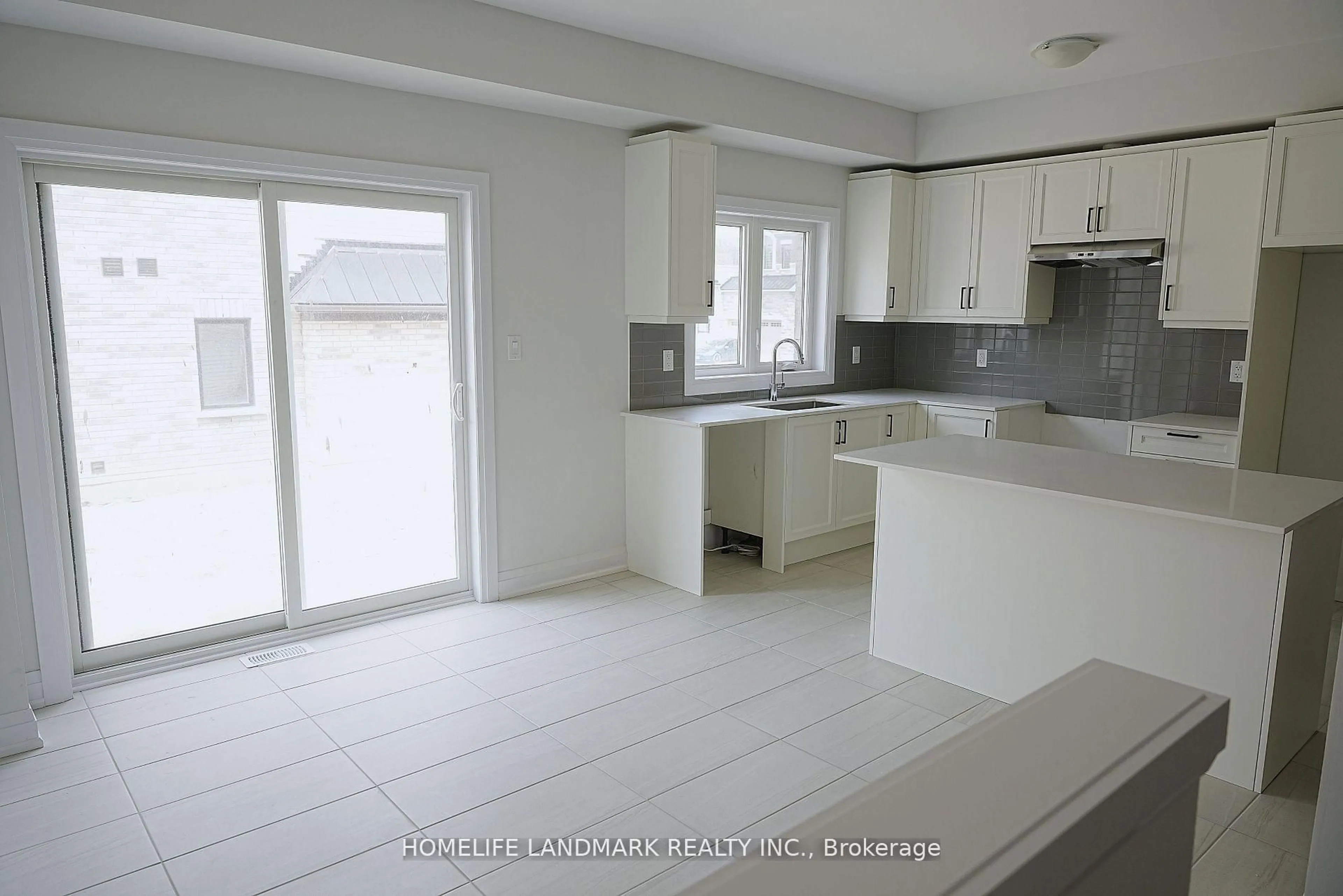 Open concept kitchen, unknown for 132 Seguin St, Richmond Hill Ontario L4E 1N2