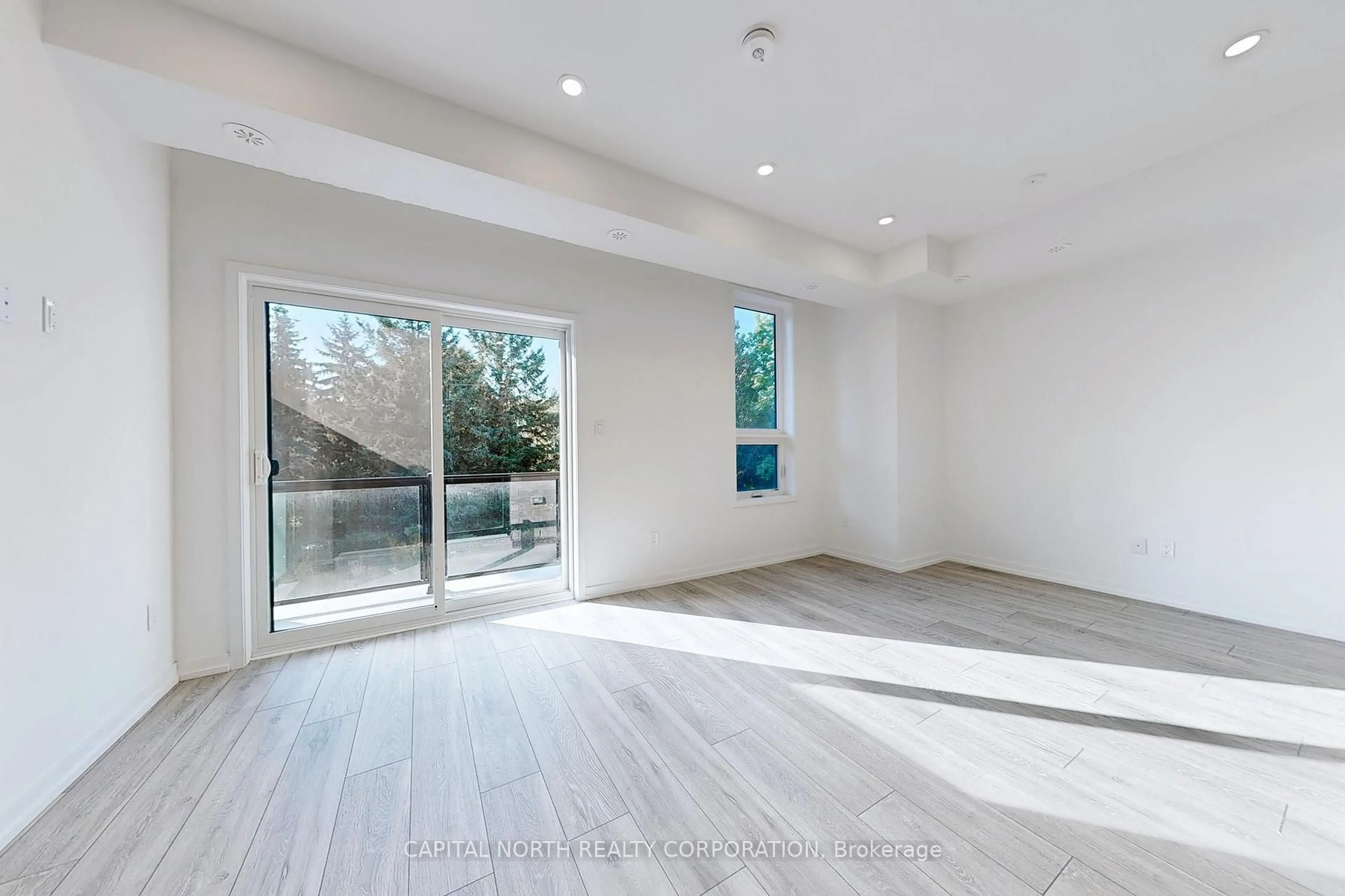 A pic of a room for 26 Lytham green Circ #8, Newmarket Ontario L3Y 0H5