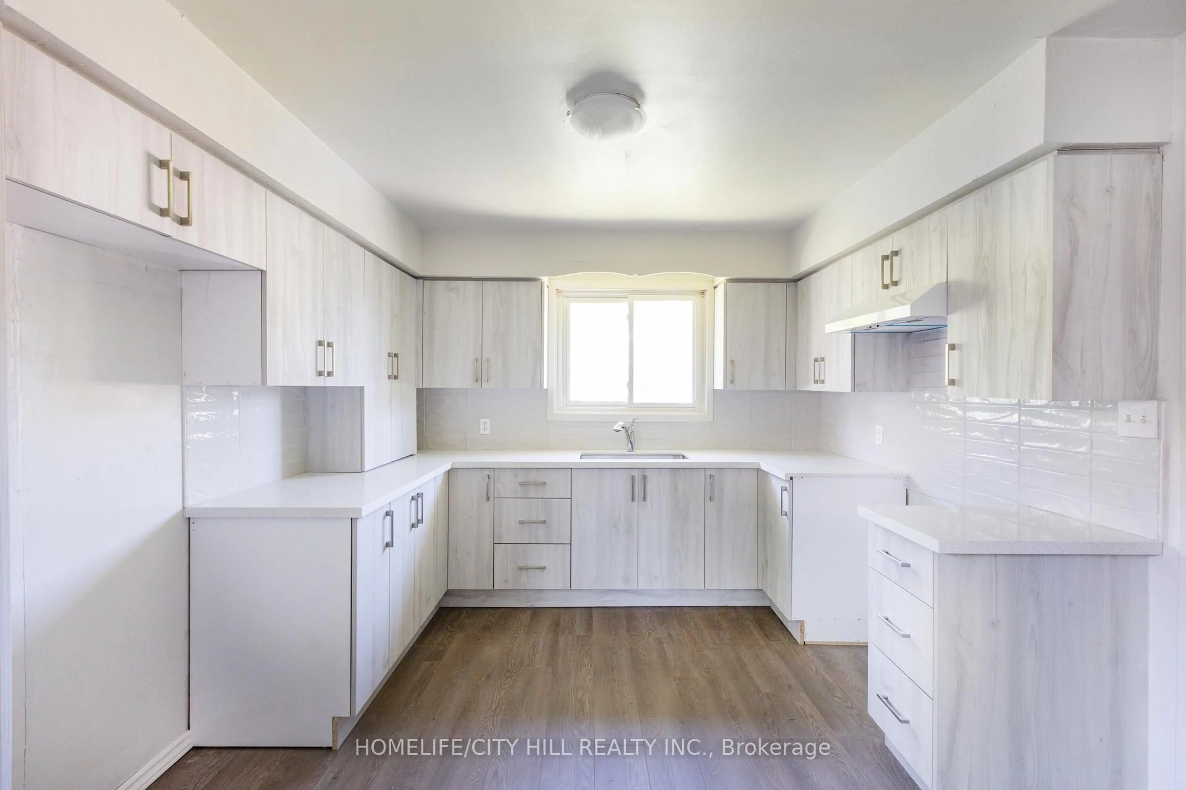 Standard kitchen, unknown for 347 Hollywood Dr, Georgina Ontario L4P 3A2