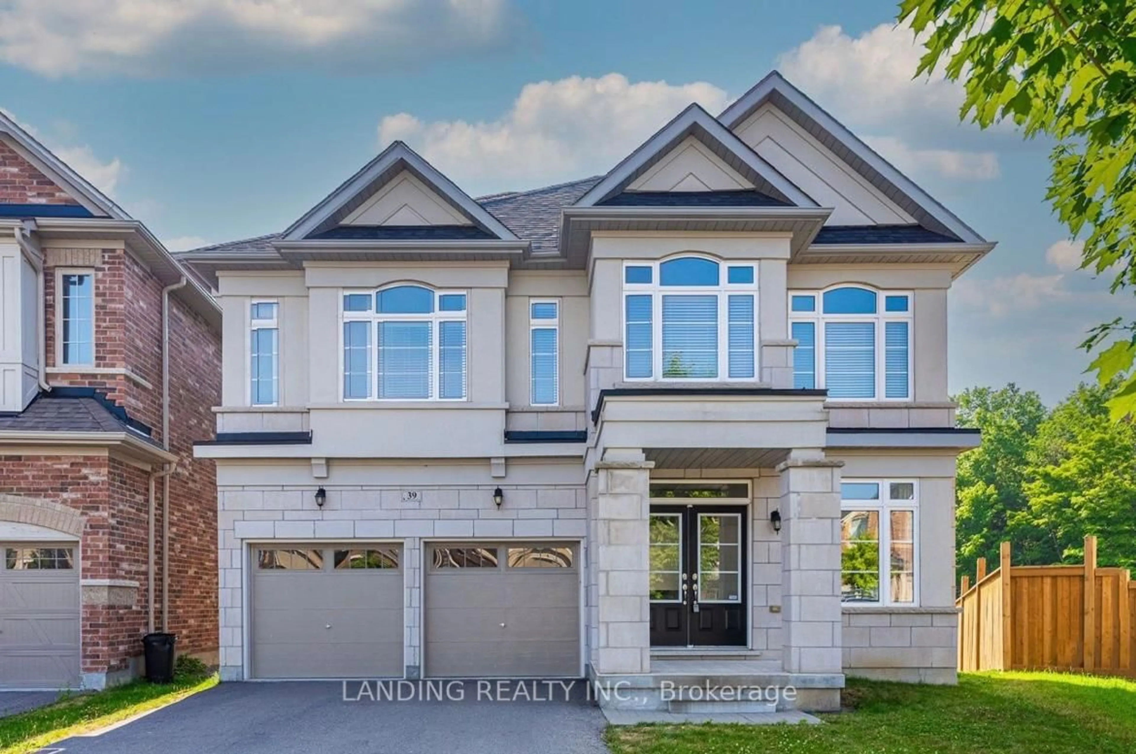 Home with brick exterior material, building for 39 Bolsby Crt, Aurora Ontario L4G 7C4