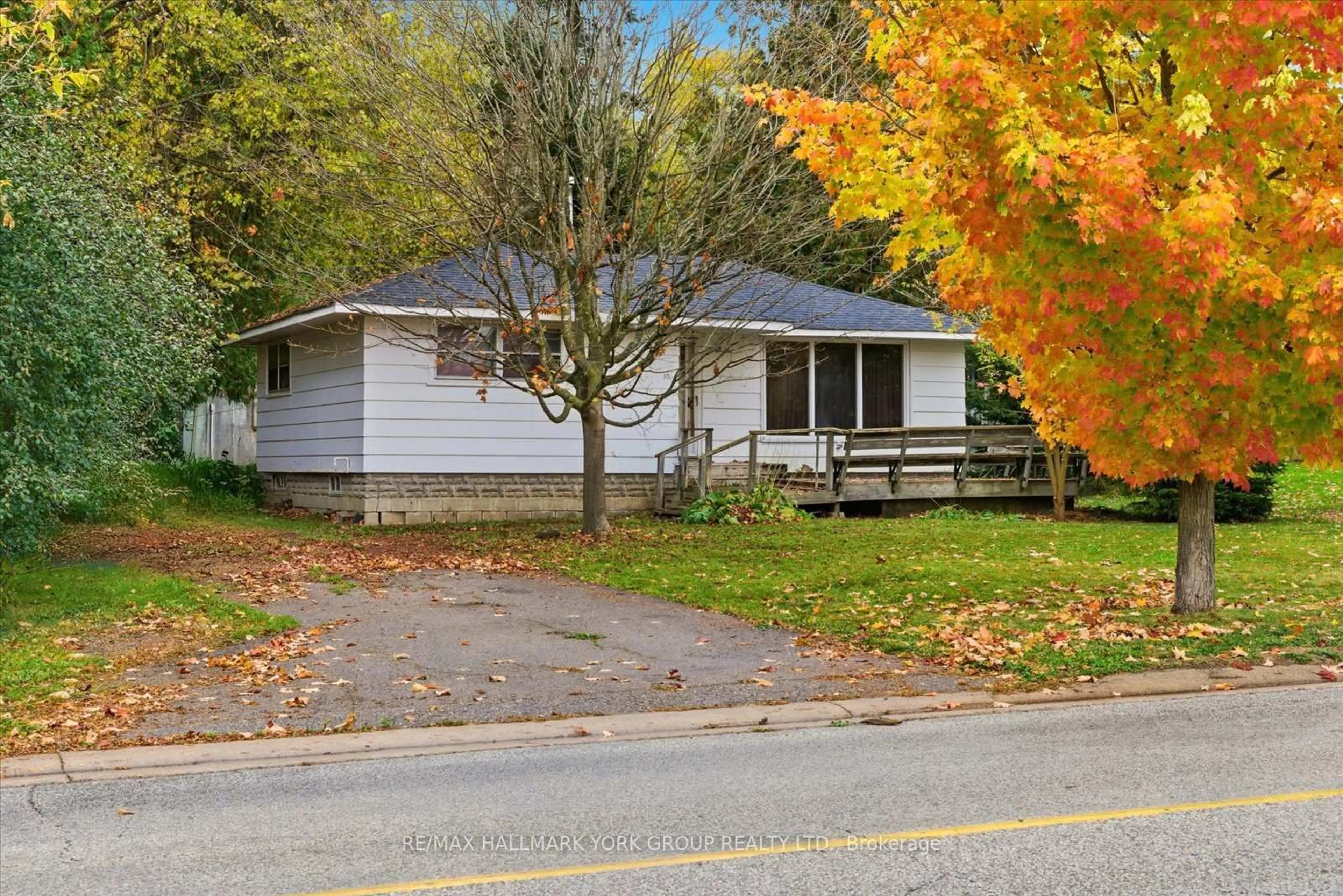 Unknown for 32 Station Rd, Georgina Ontario L0E 1N0